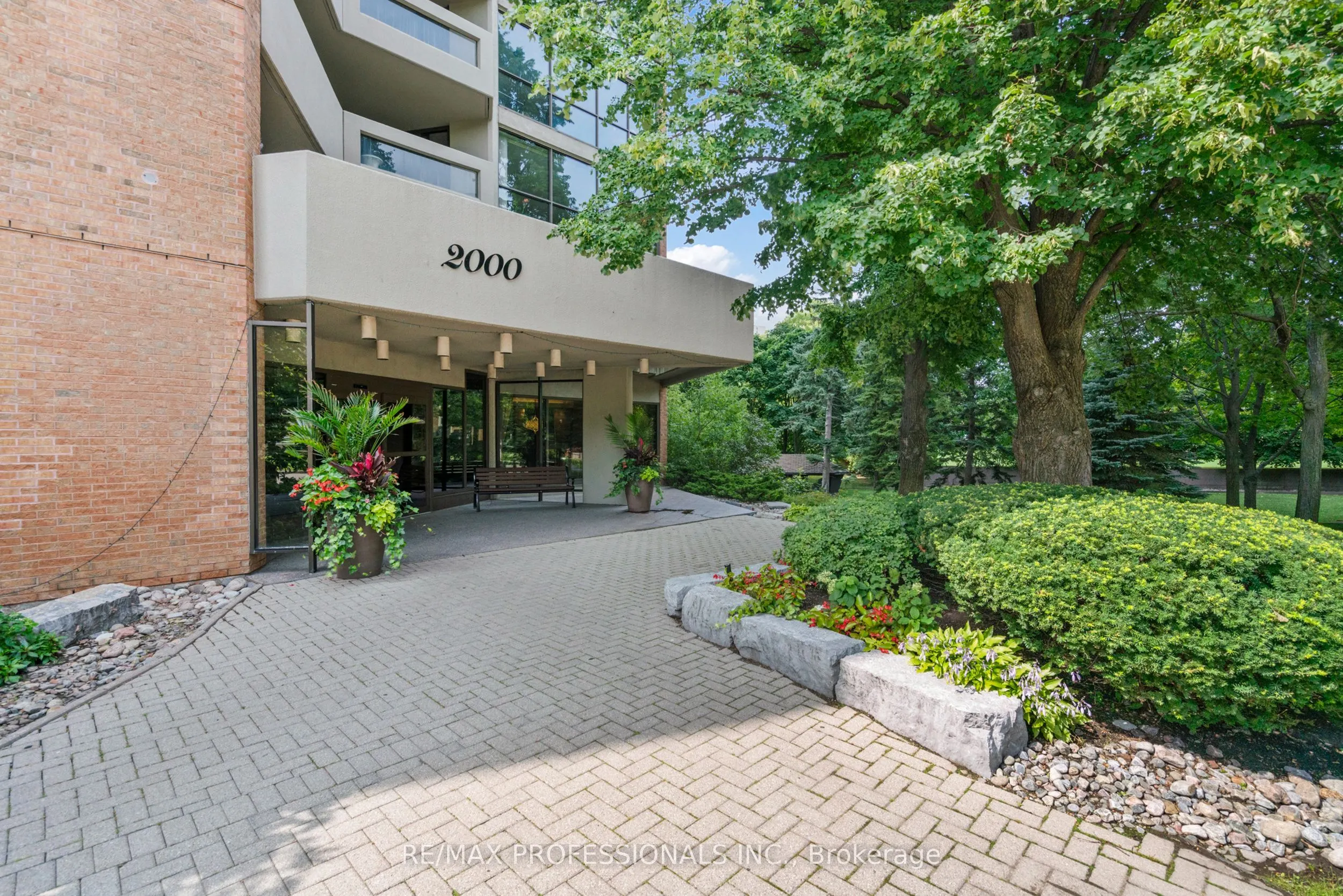 2000 Islington Avenue, #912