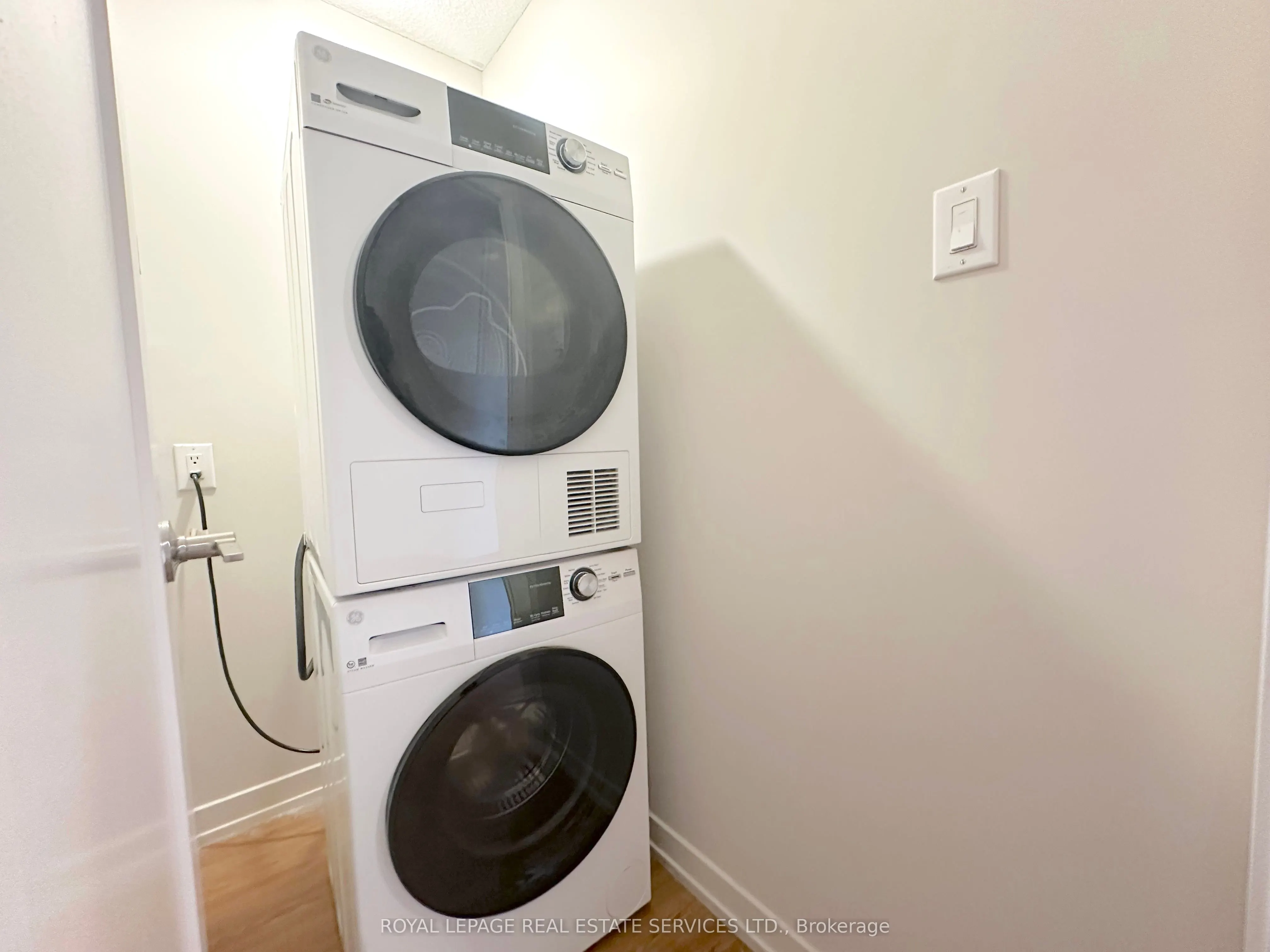 165 La Rose Avenue, #401