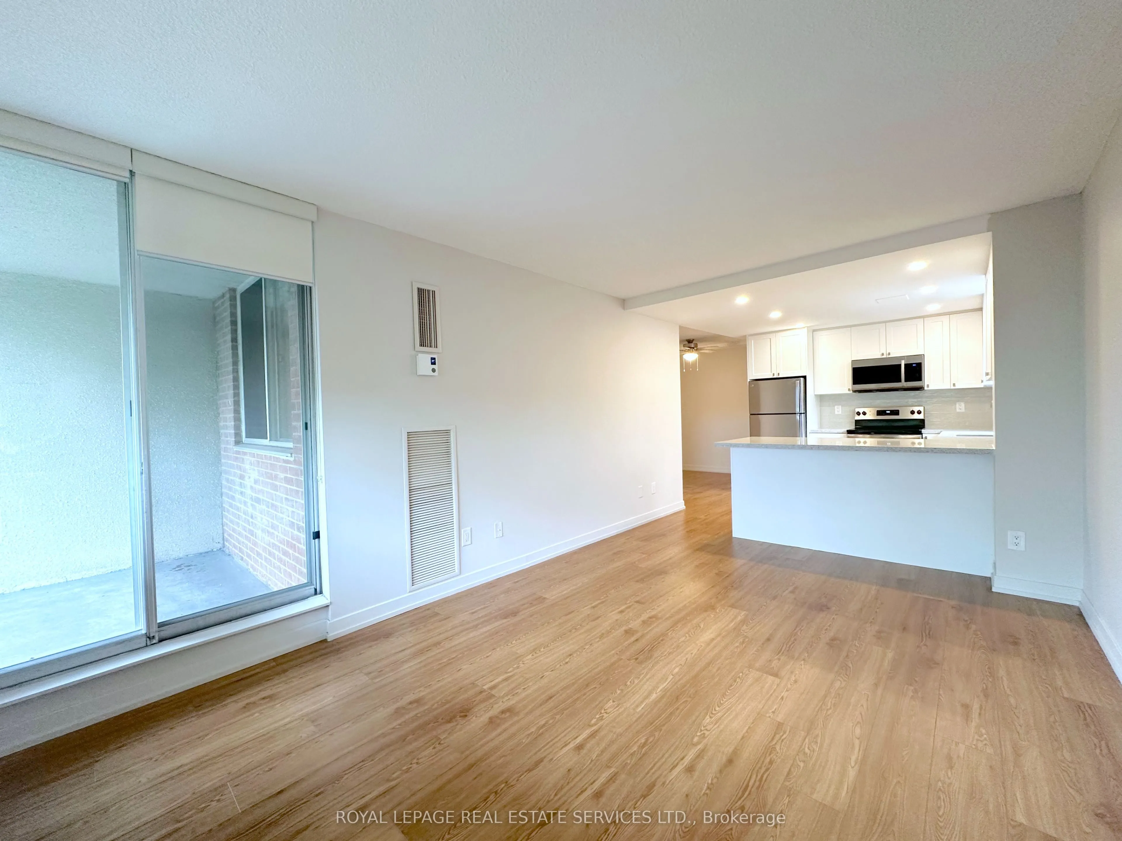 165 La Rose Avenue, #401