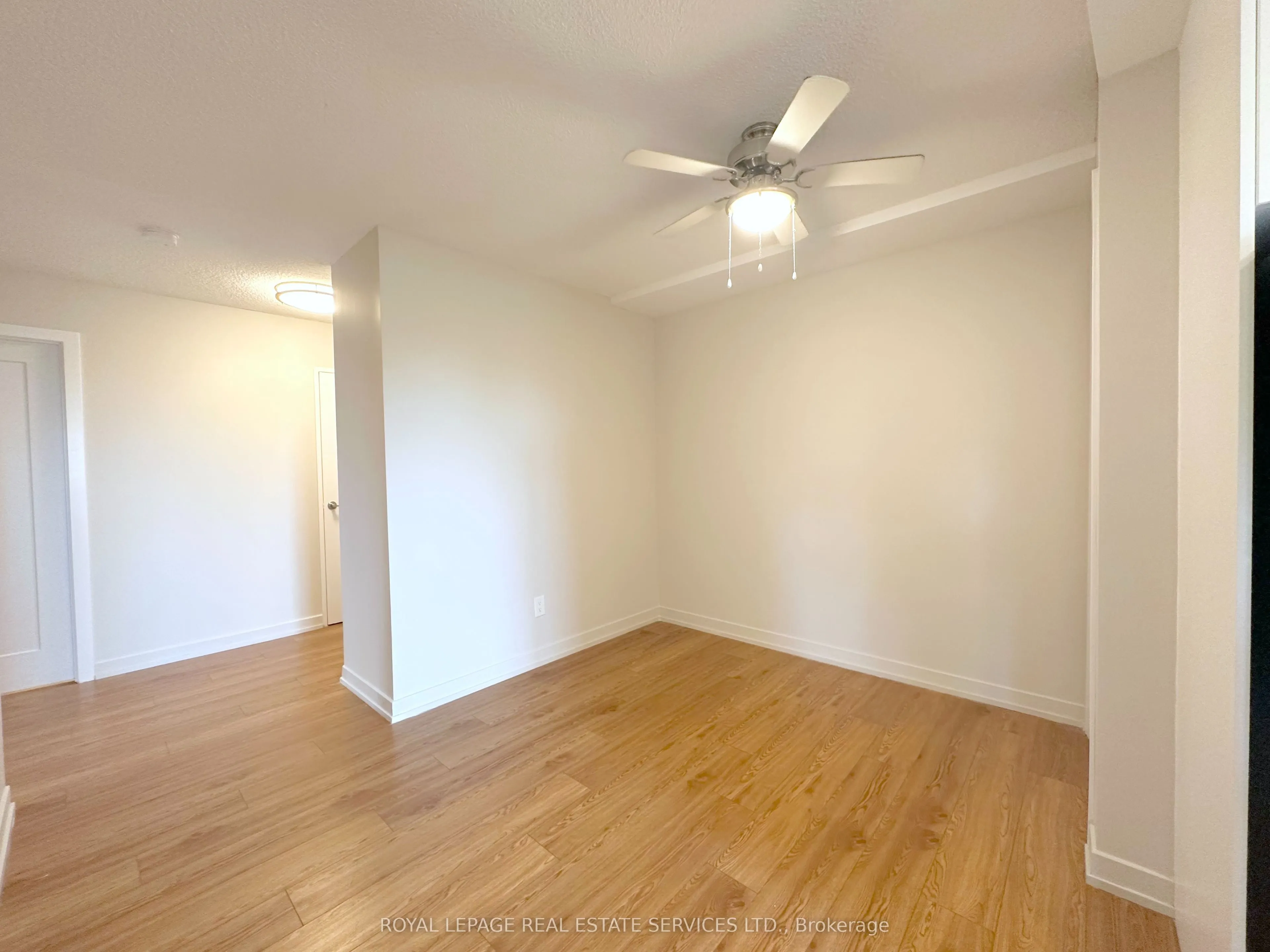 165 La Rose Avenue, #401