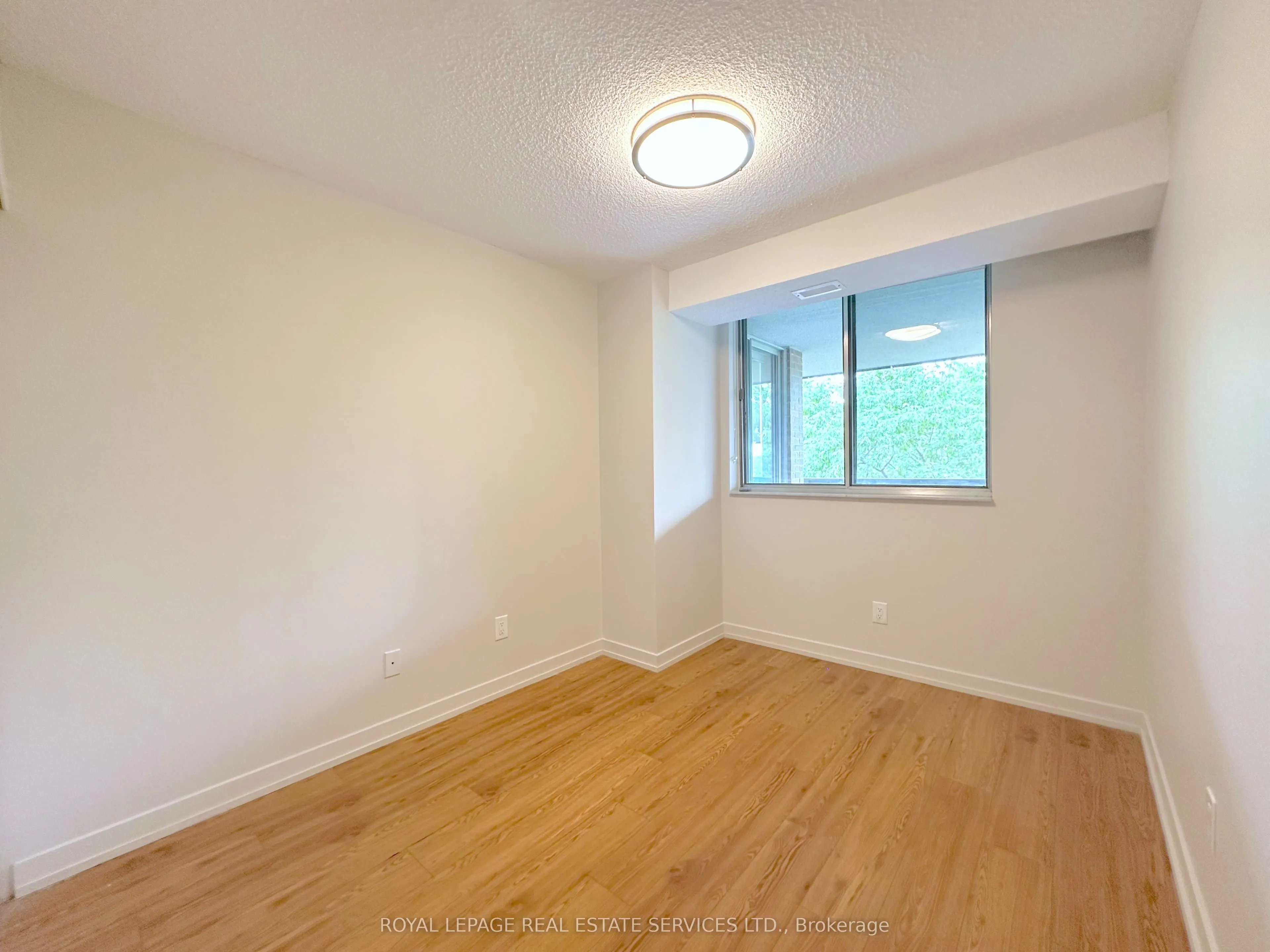 165 La Rose Avenue, #401
