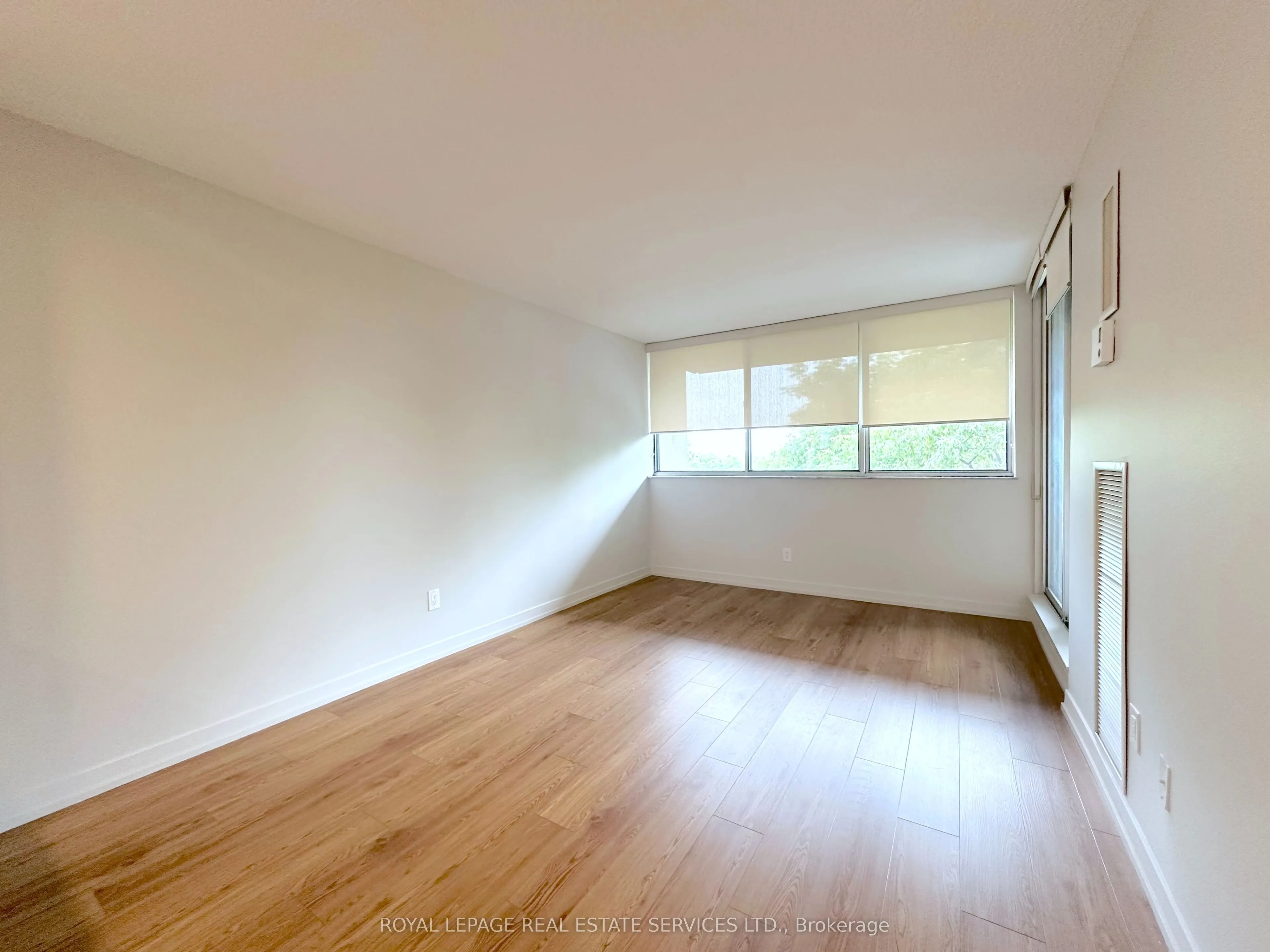 165 La Rose Avenue, #401