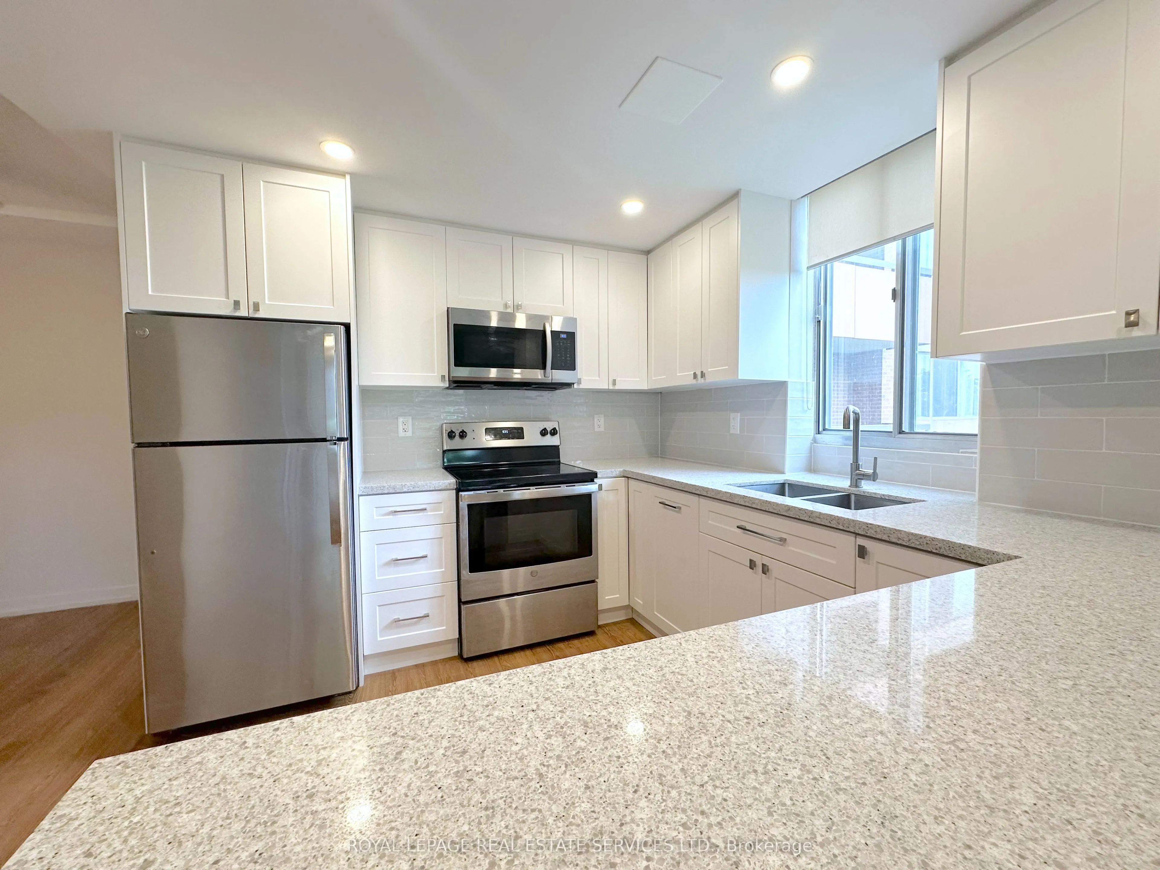165 La Rose Avenue, #401