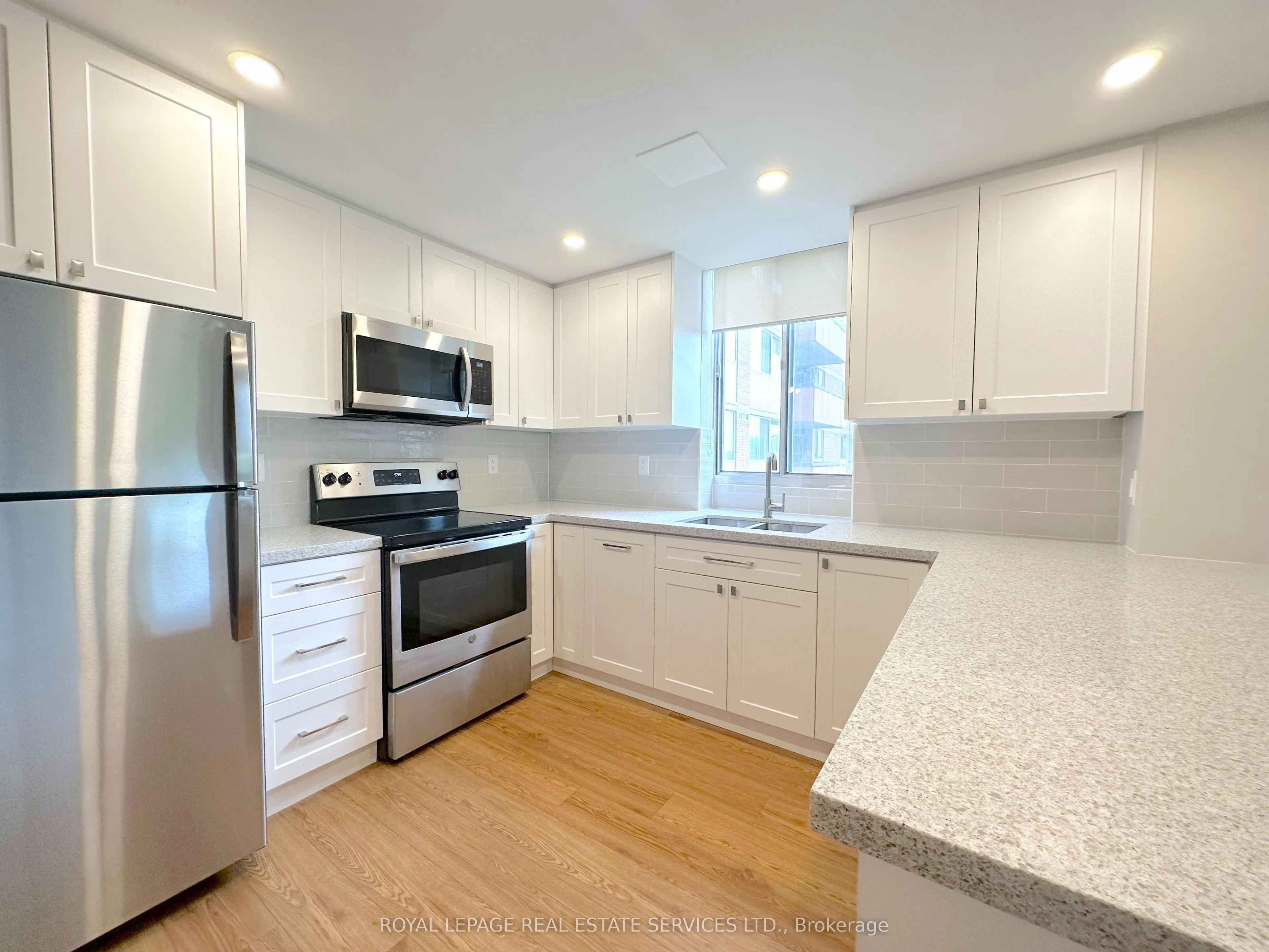 165 La Rose Avenue, #401