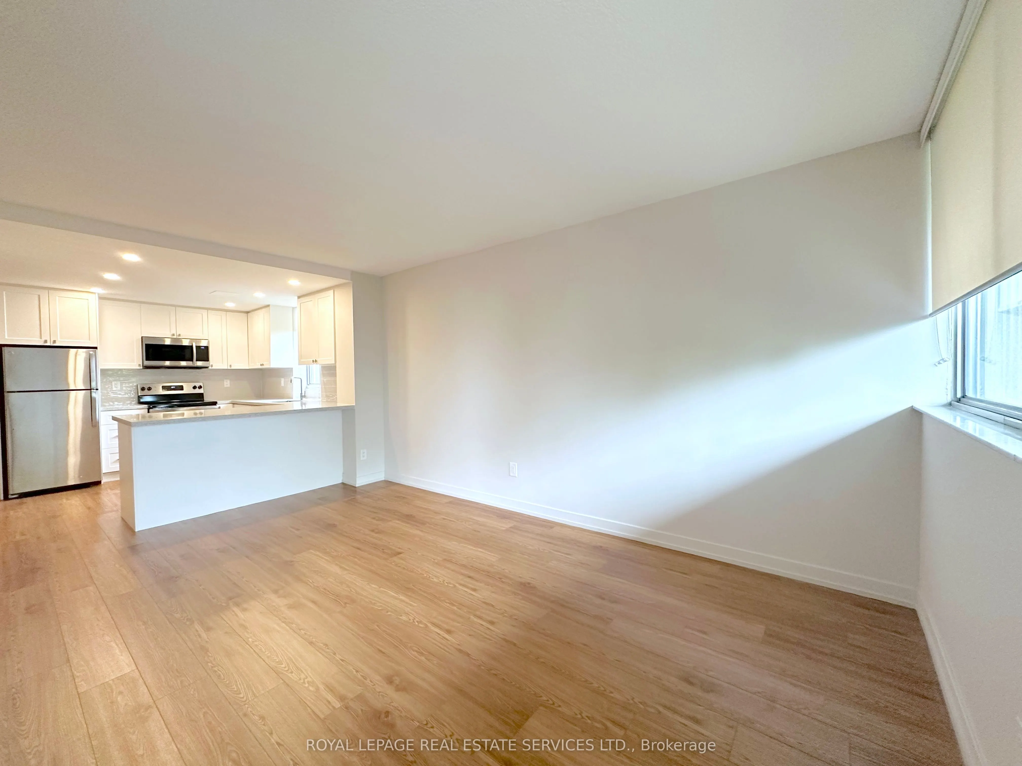 165 La Rose Avenue, #401