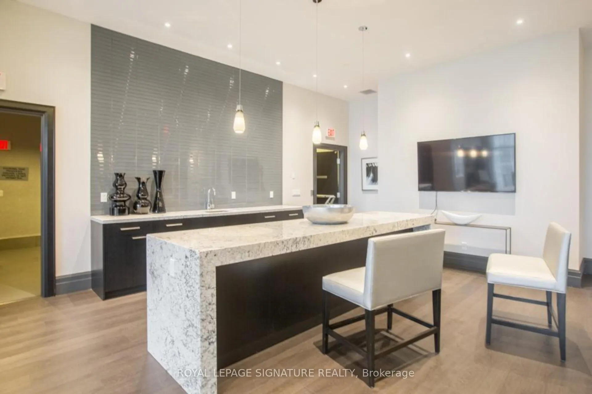 65 Speers Road, #610