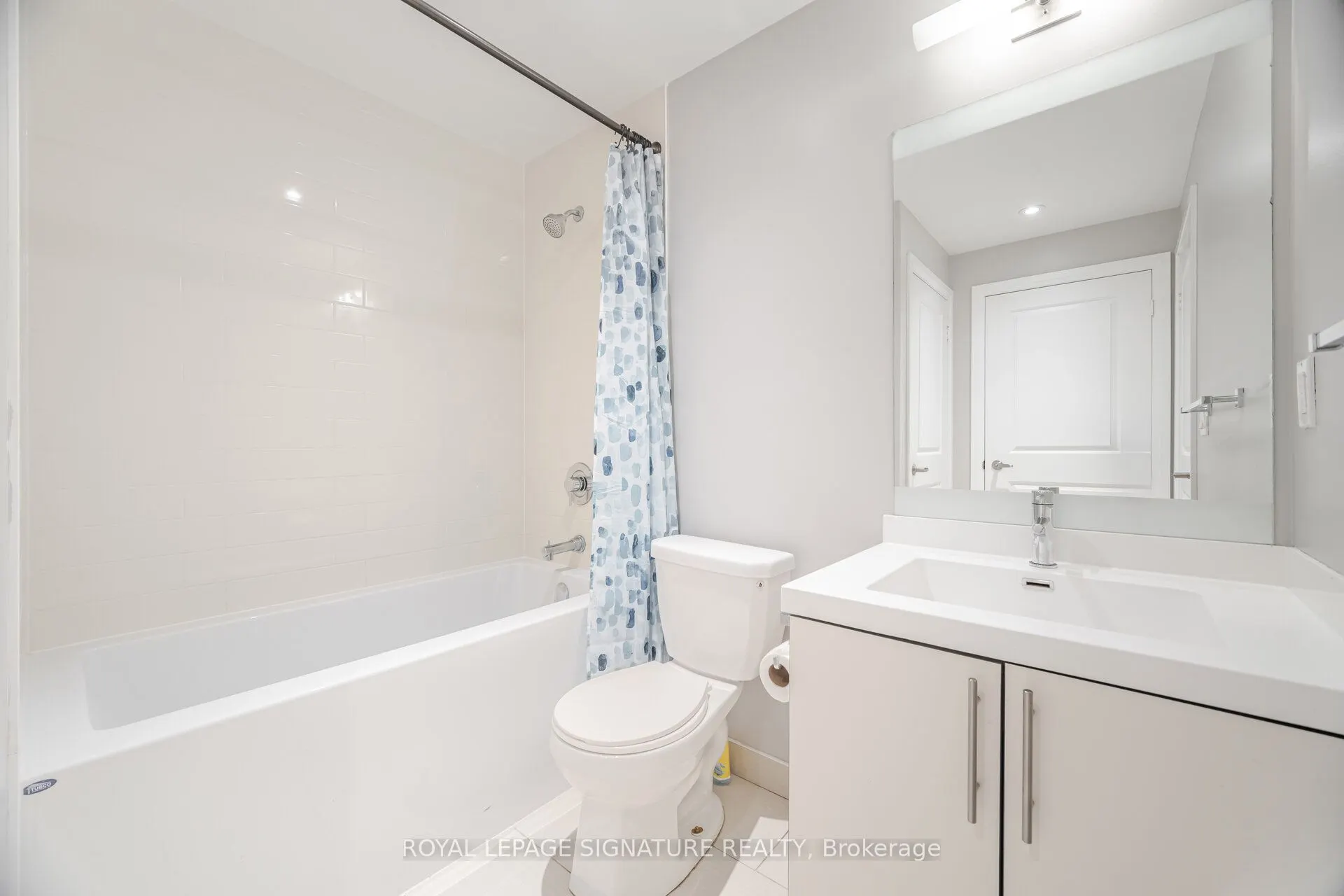 65 Speers Road, #610