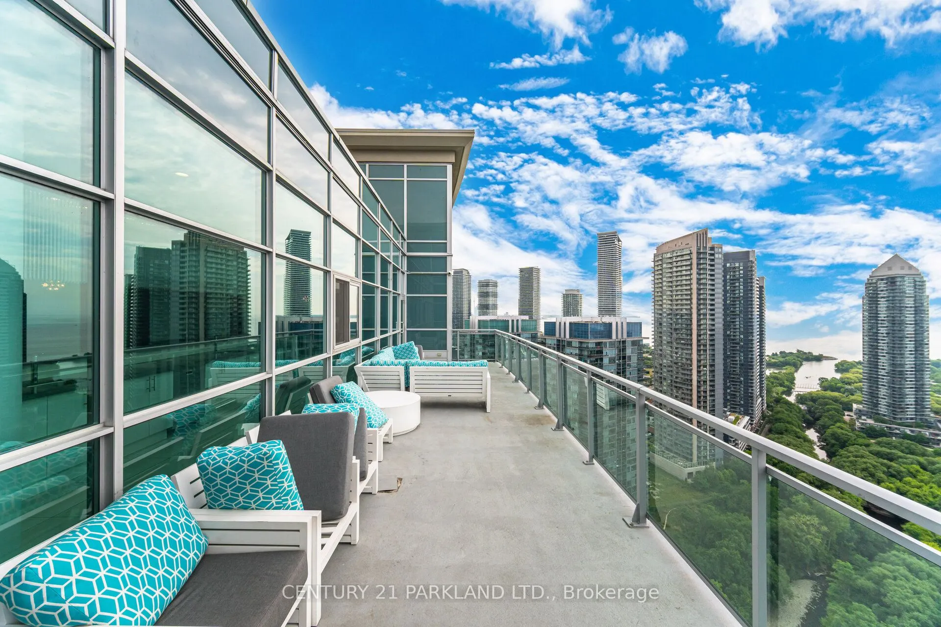 165 Legion Road N, #933