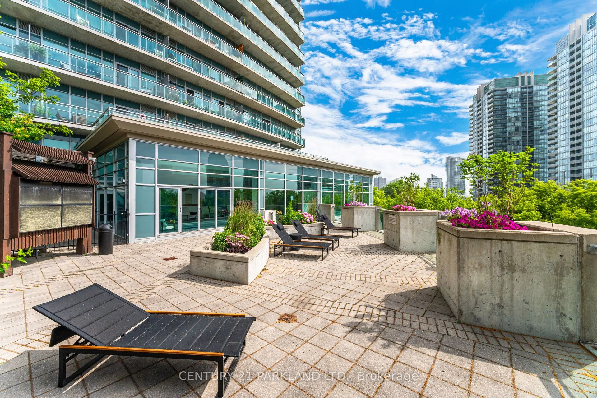 165 Legion Road N, #933