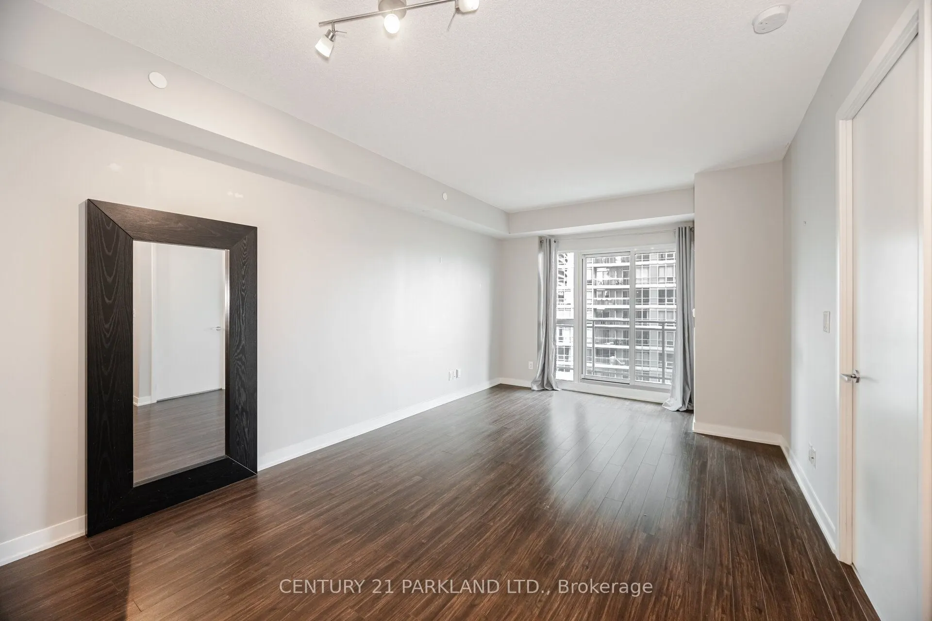 165 Legion Road N, #933