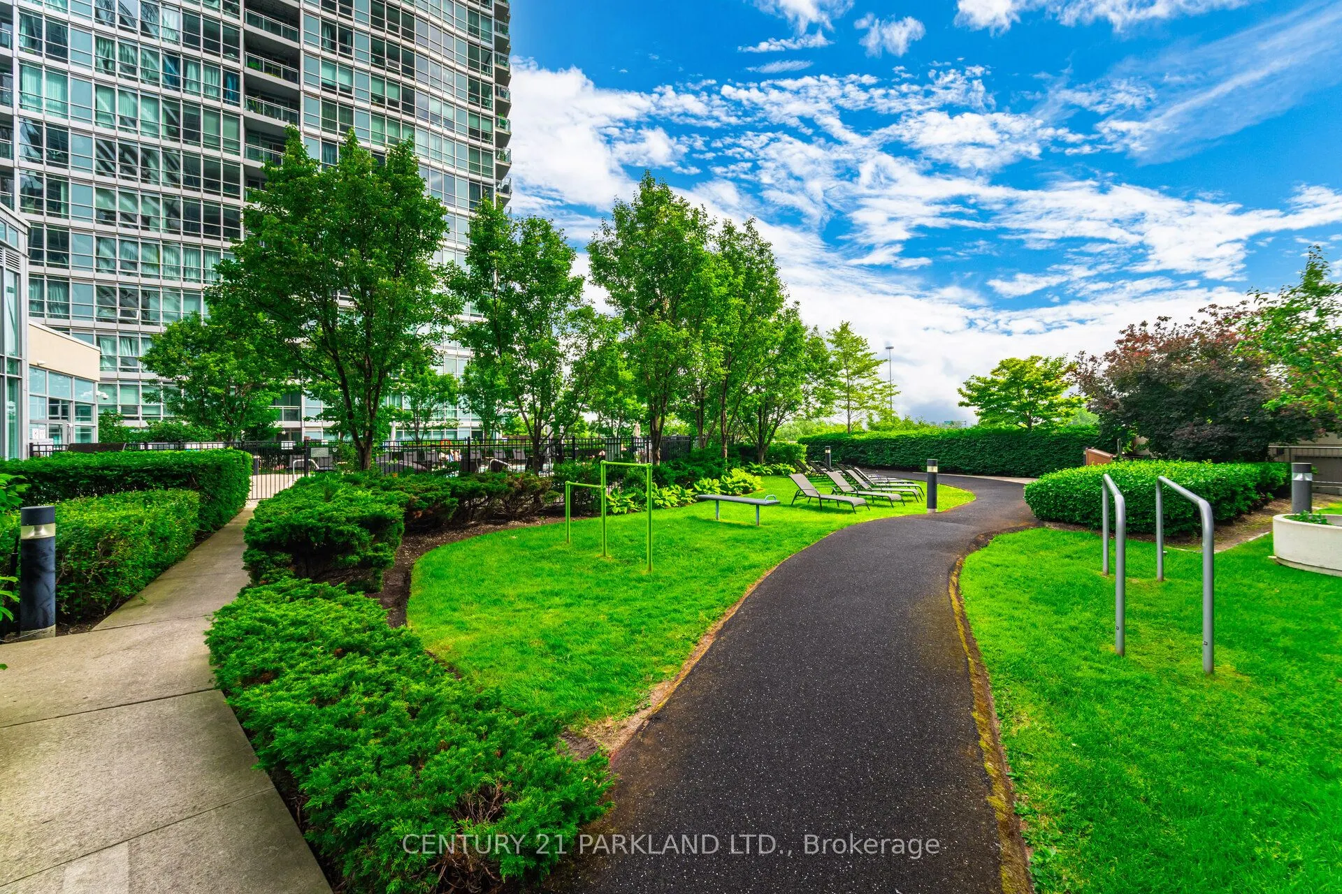 165 Legion Road N, #933