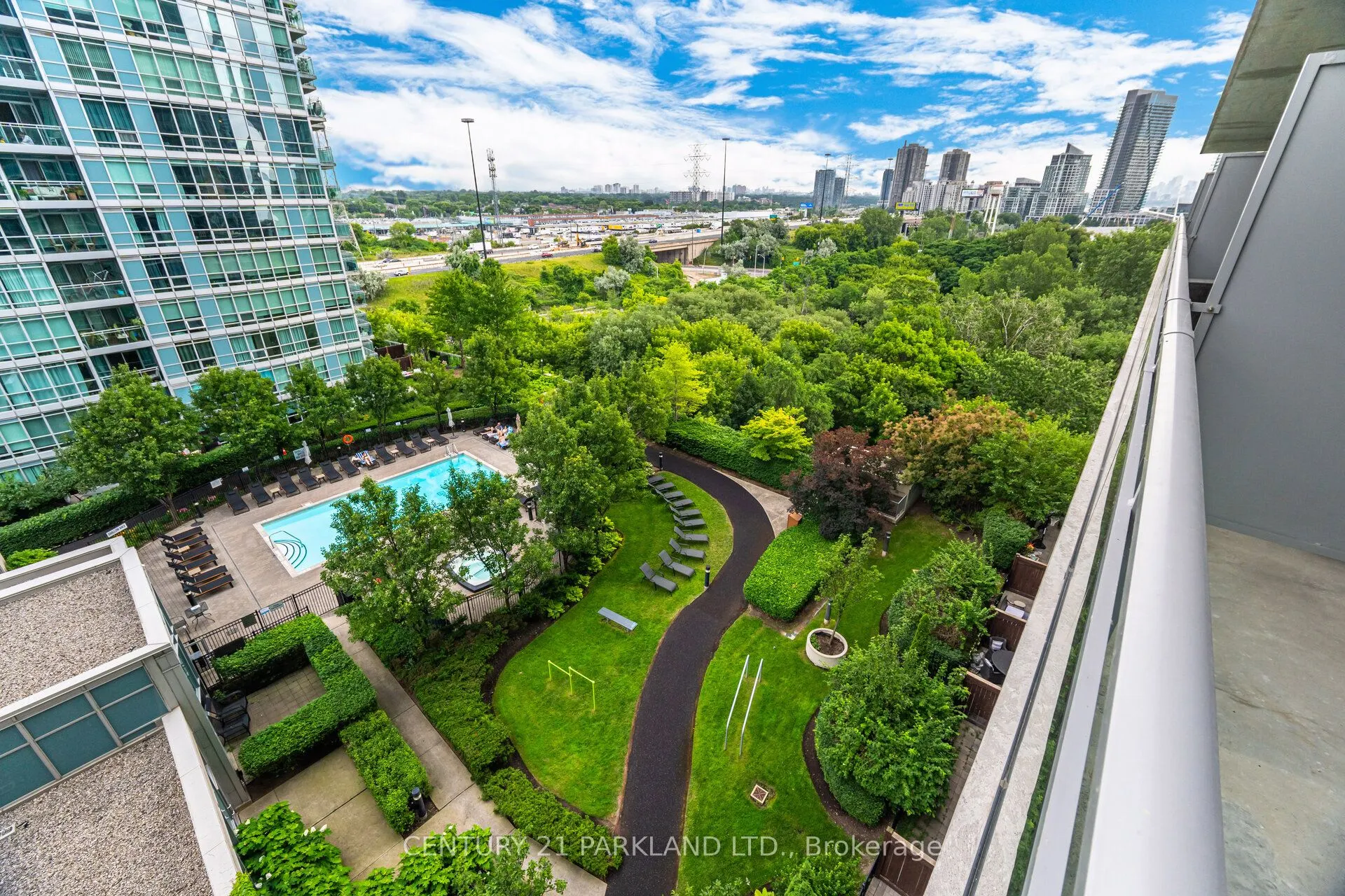 165 Legion Road N, #933