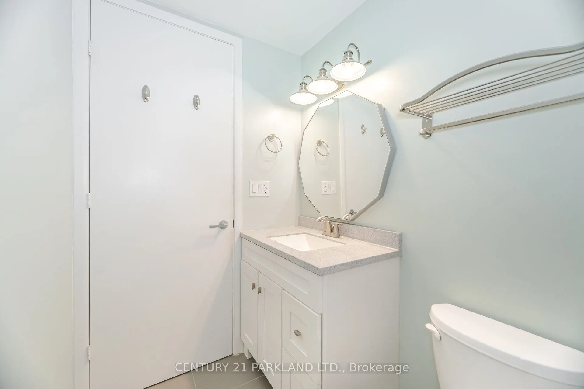 165 Legion Road N, #933