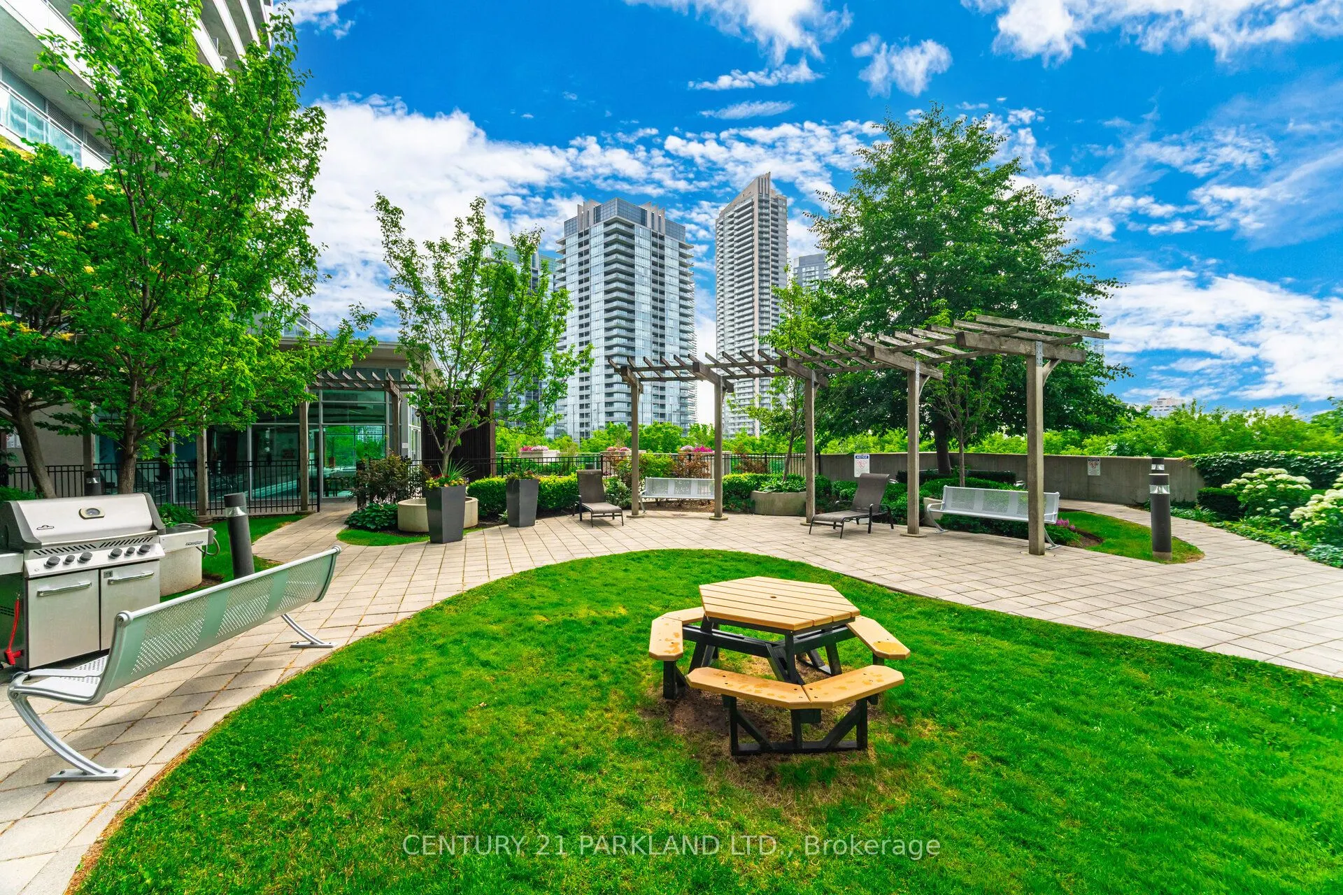 165 Legion Road N, #933