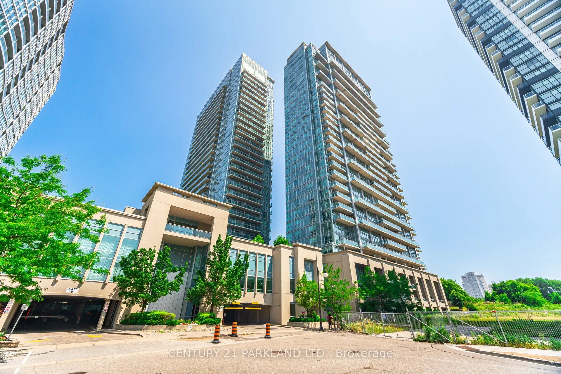 165 Legion Road N, #933