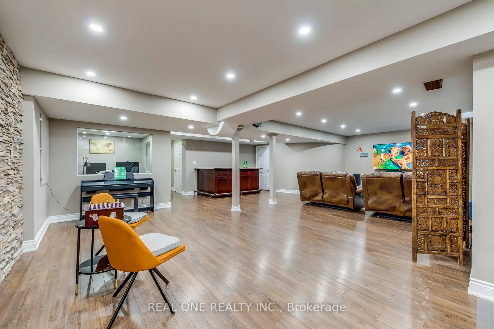 2336 Thruxton Drive