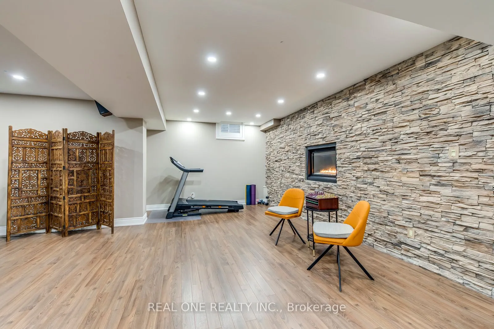 2336 Thruxton Drive