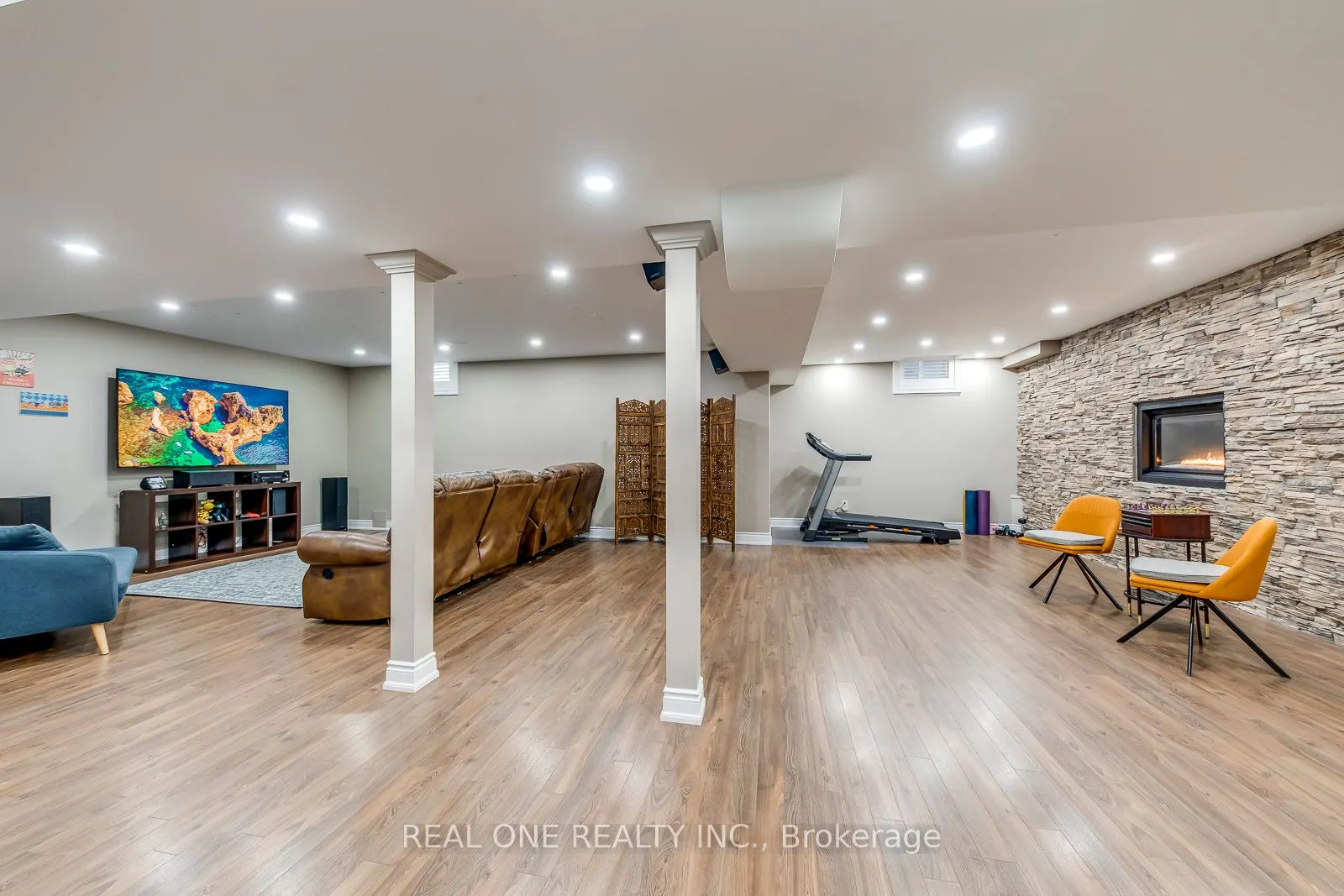 2336 Thruxton Drive
