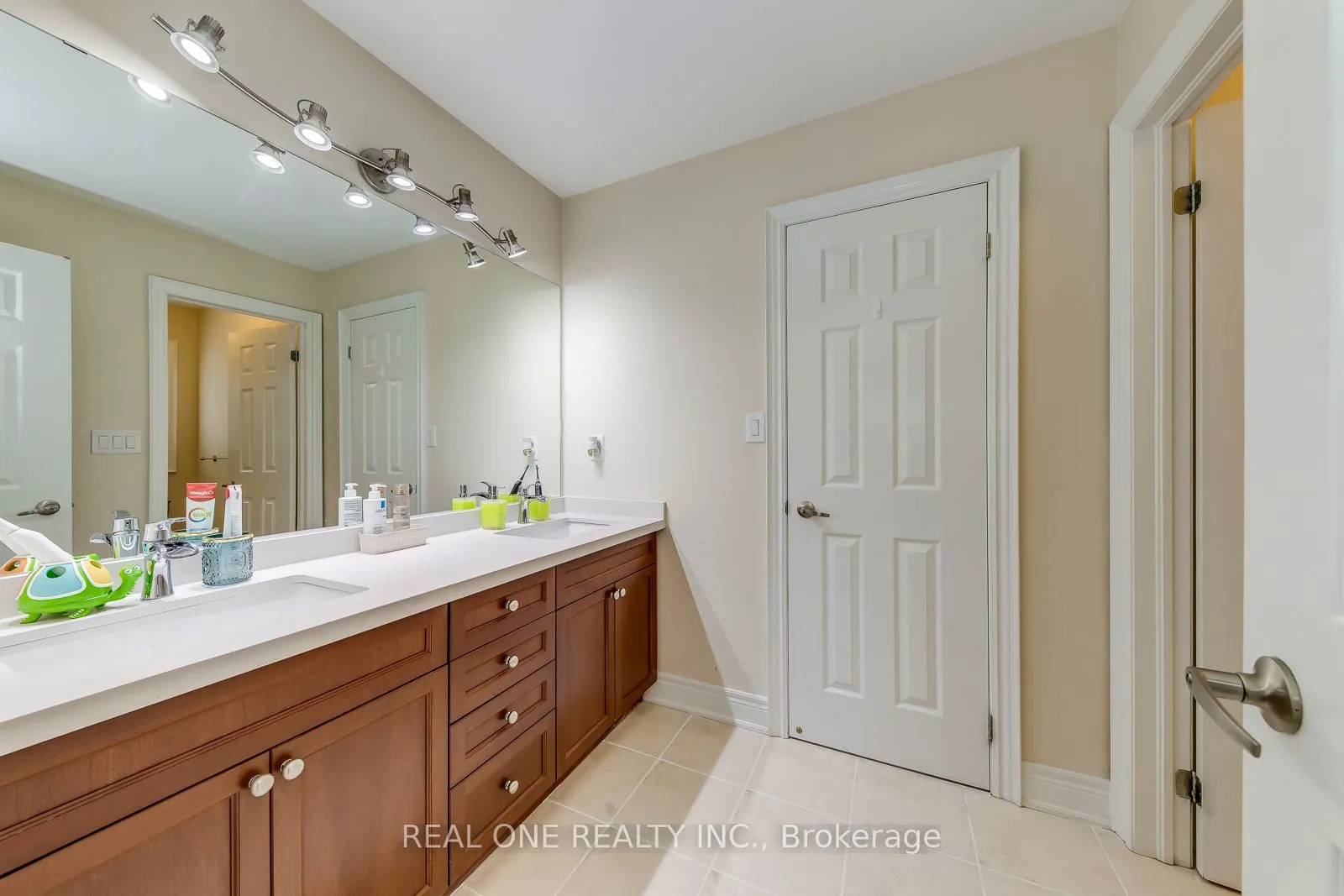 2336 Thruxton Drive