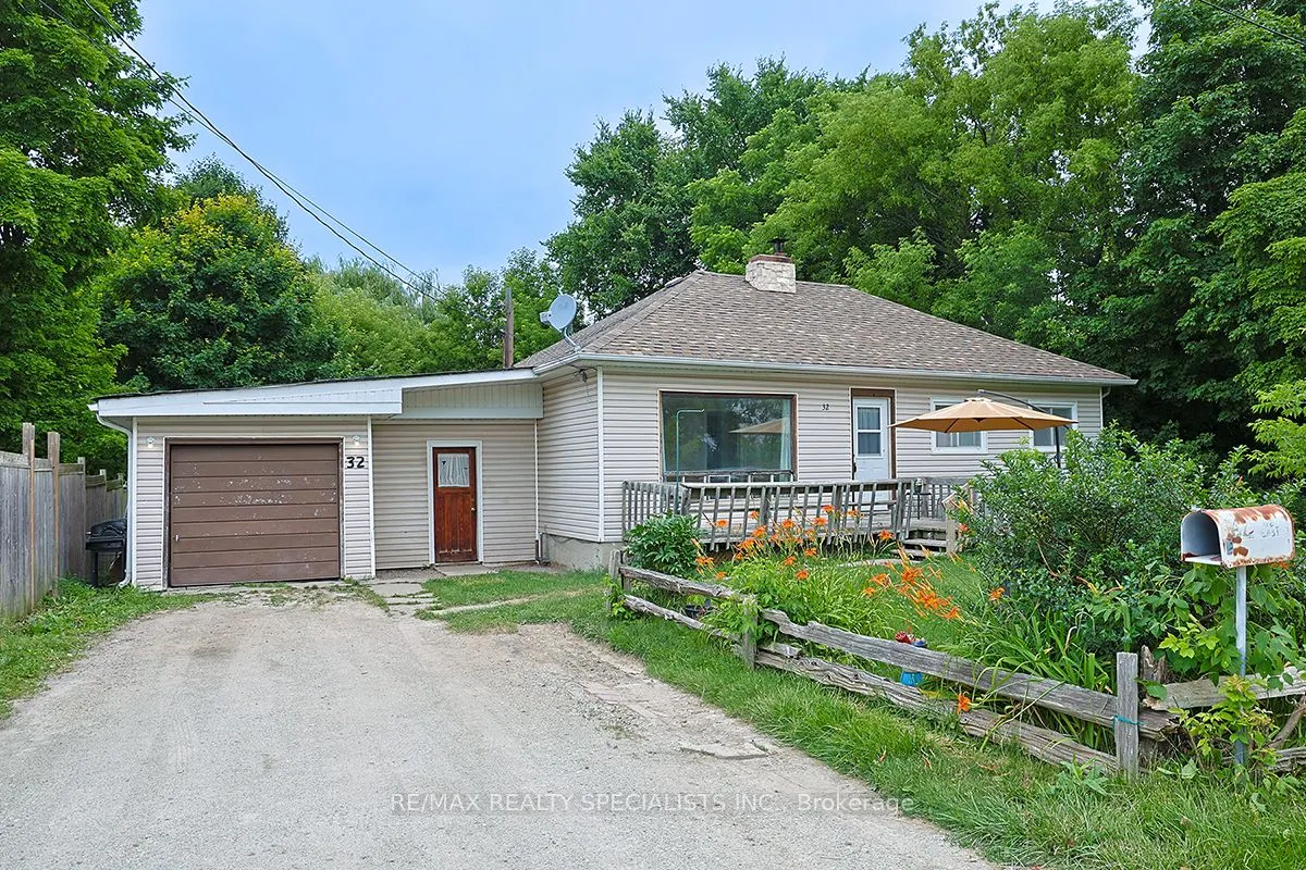 32 Maple Avenue E