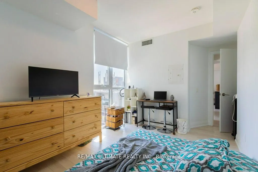 1461 Lawrence Avenue W, #2001