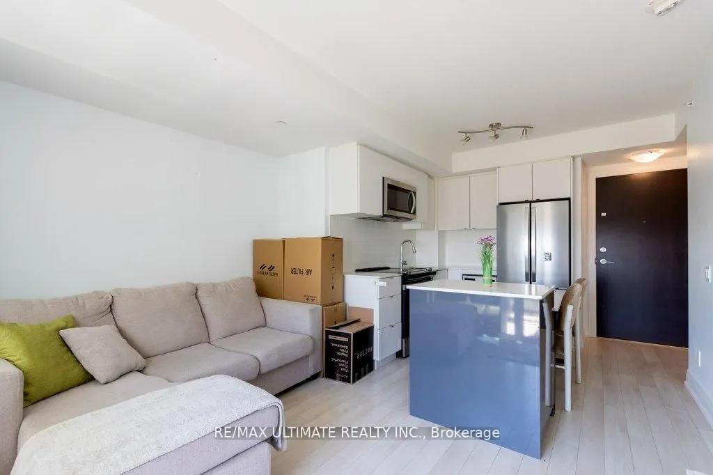 1461 Lawrence Avenue W, #2001