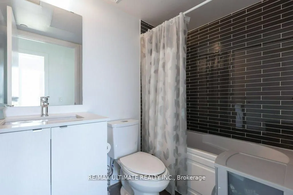1461 Lawrence Avenue W, #2001