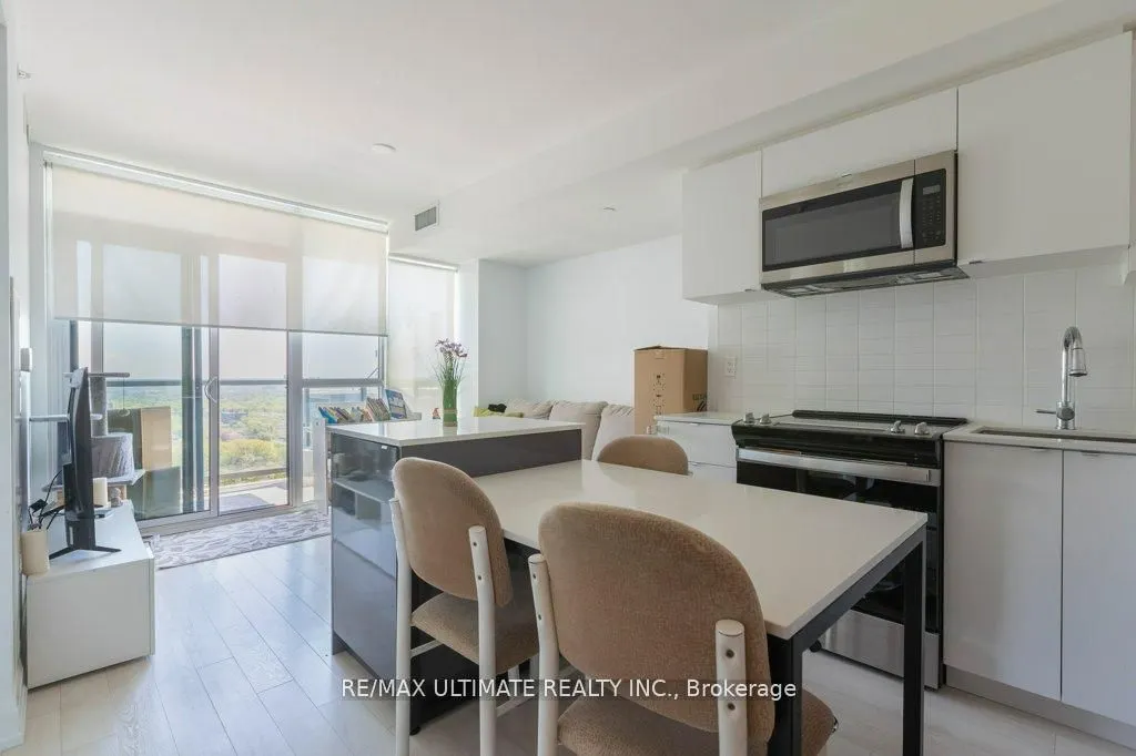 1461 Lawrence Avenue W, #2001