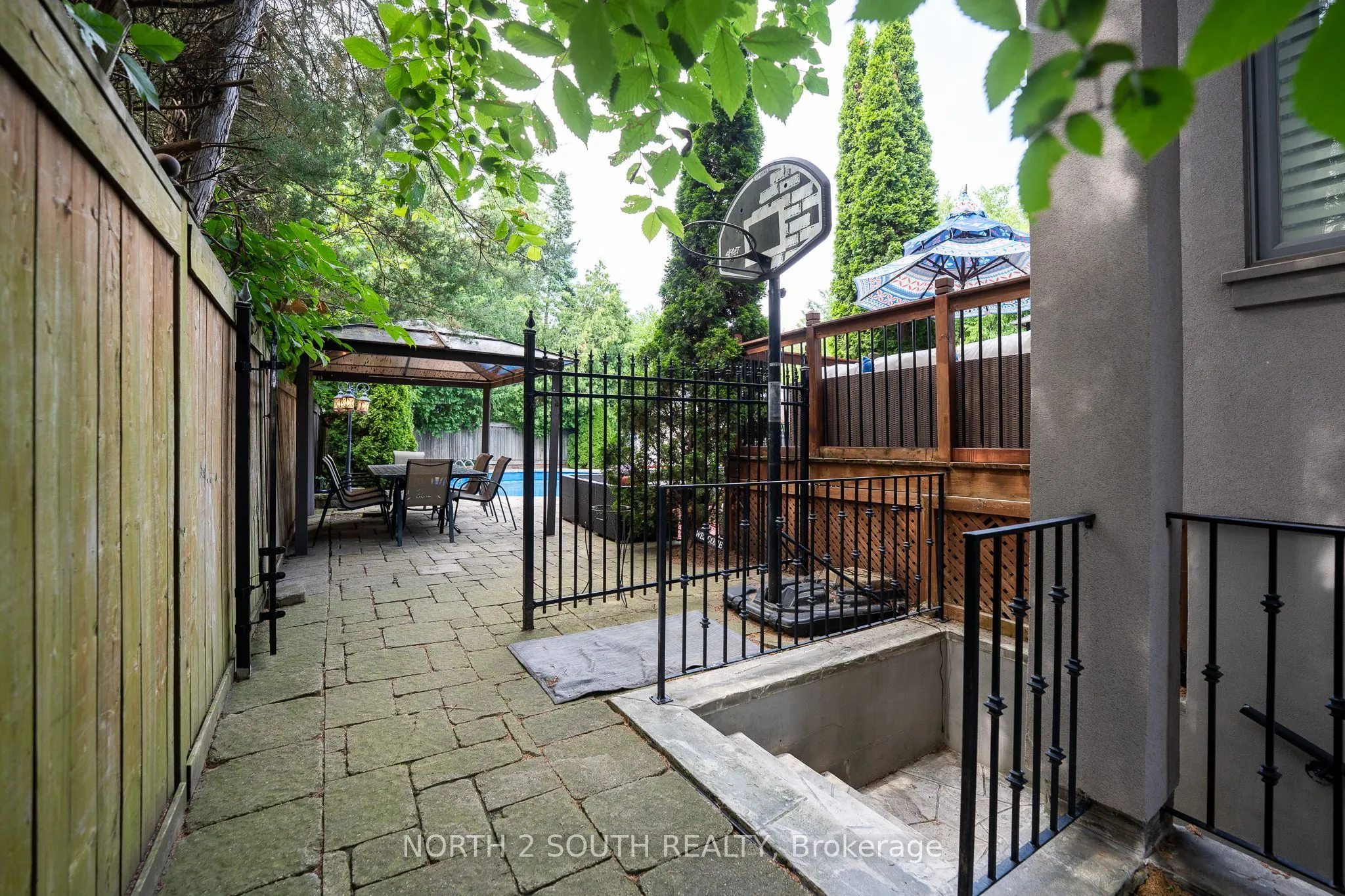 339 Burnhamthorpe Road