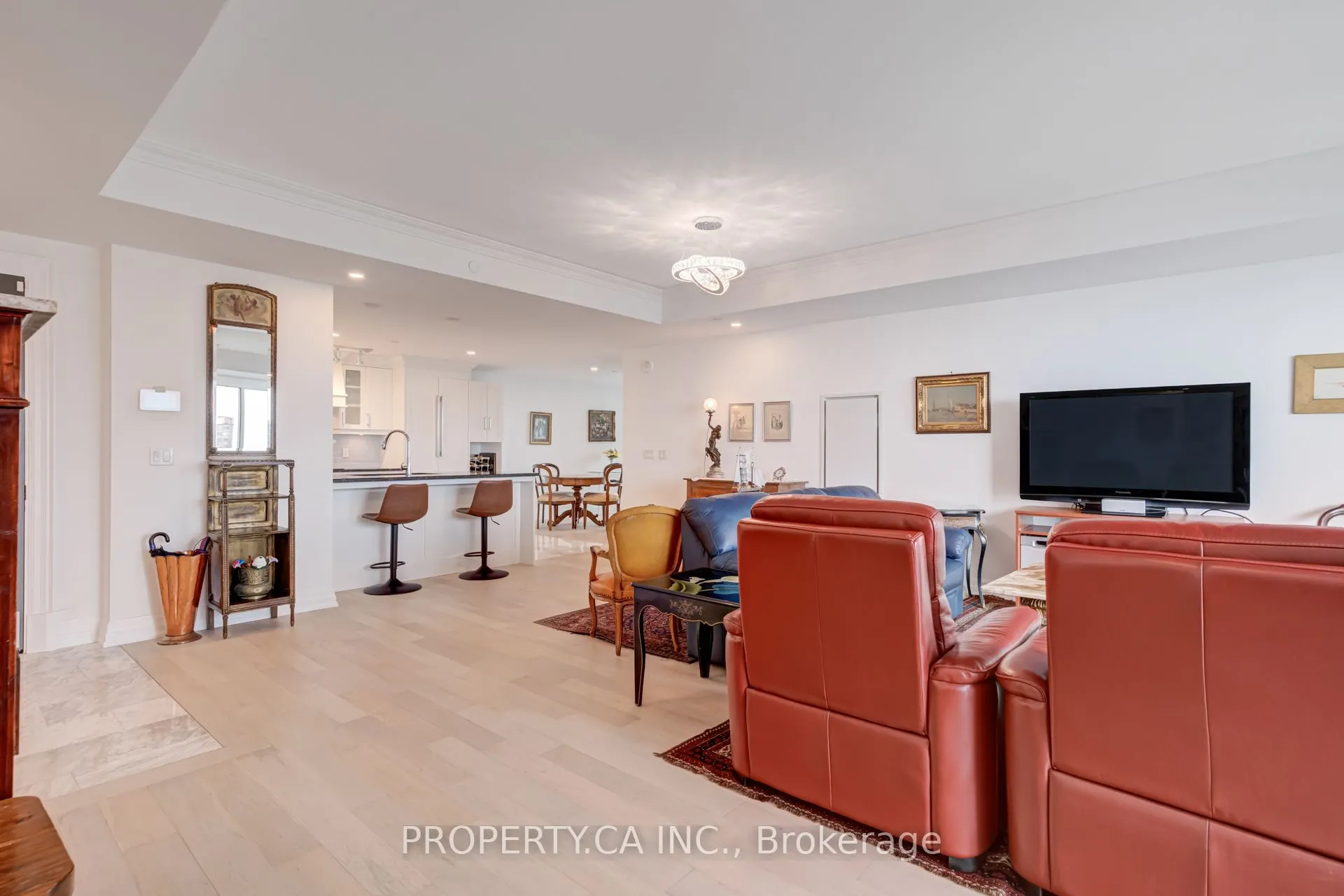 2060 Lakeshore Road, #902