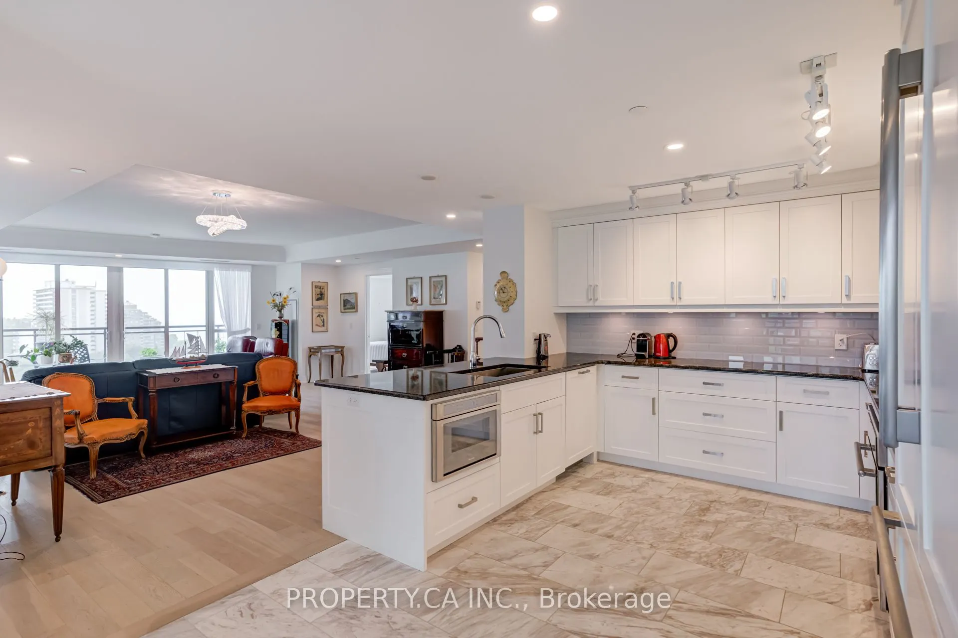 2060 Lakeshore Road, #902