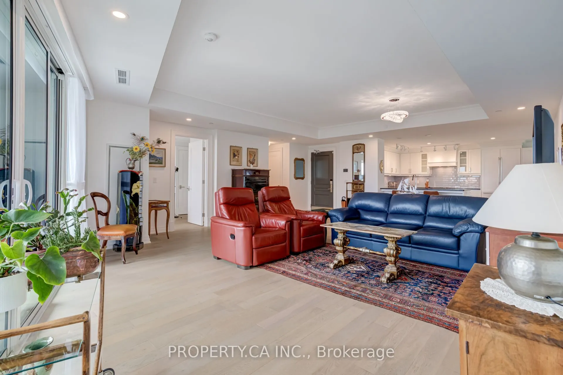 2060 Lakeshore Road, #902