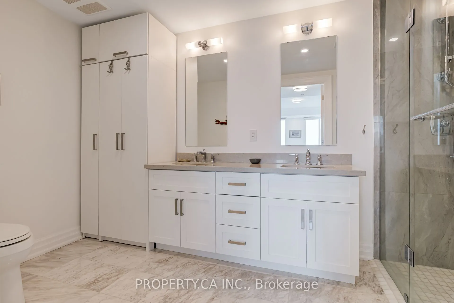 2060 Lakeshore Road, #902
