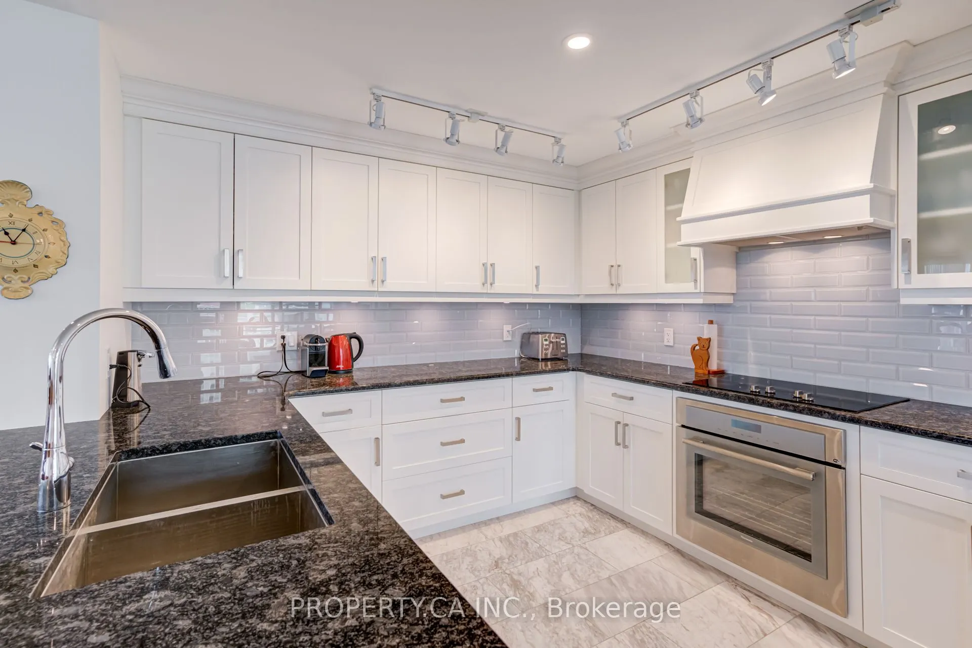 2060 Lakeshore Road, #902