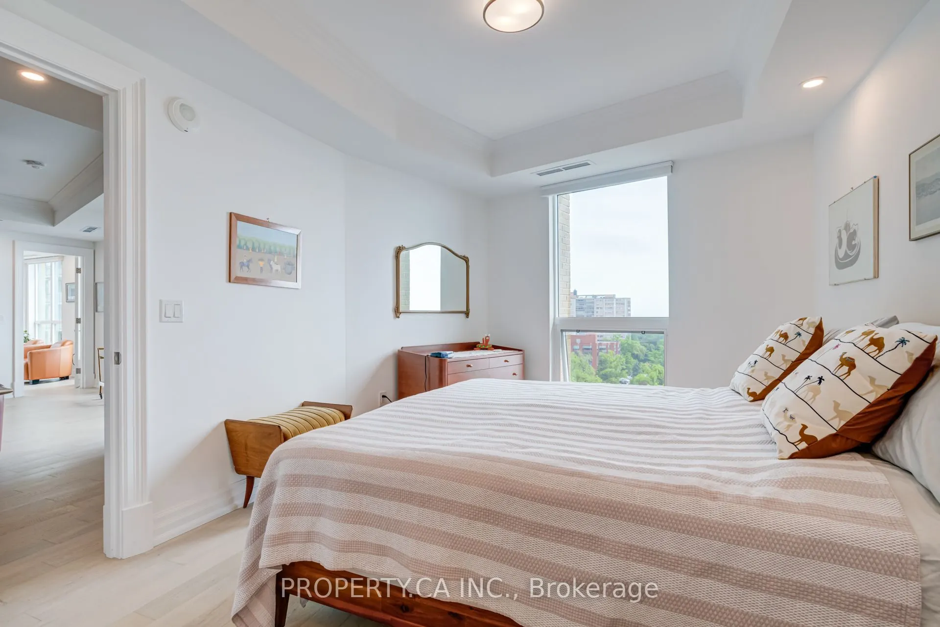 2060 Lakeshore Road, #902