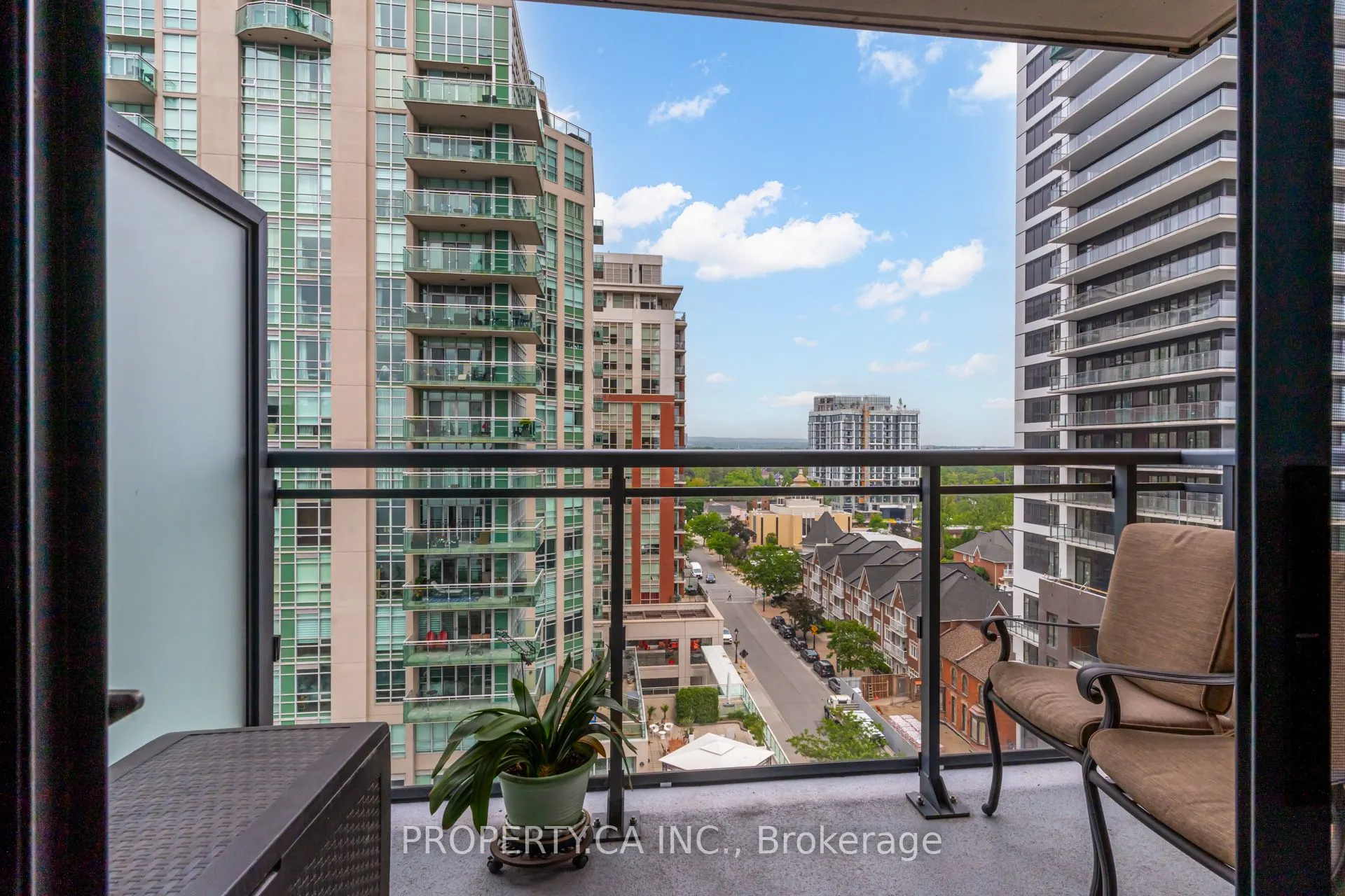 2060 Lakeshore Road, #902