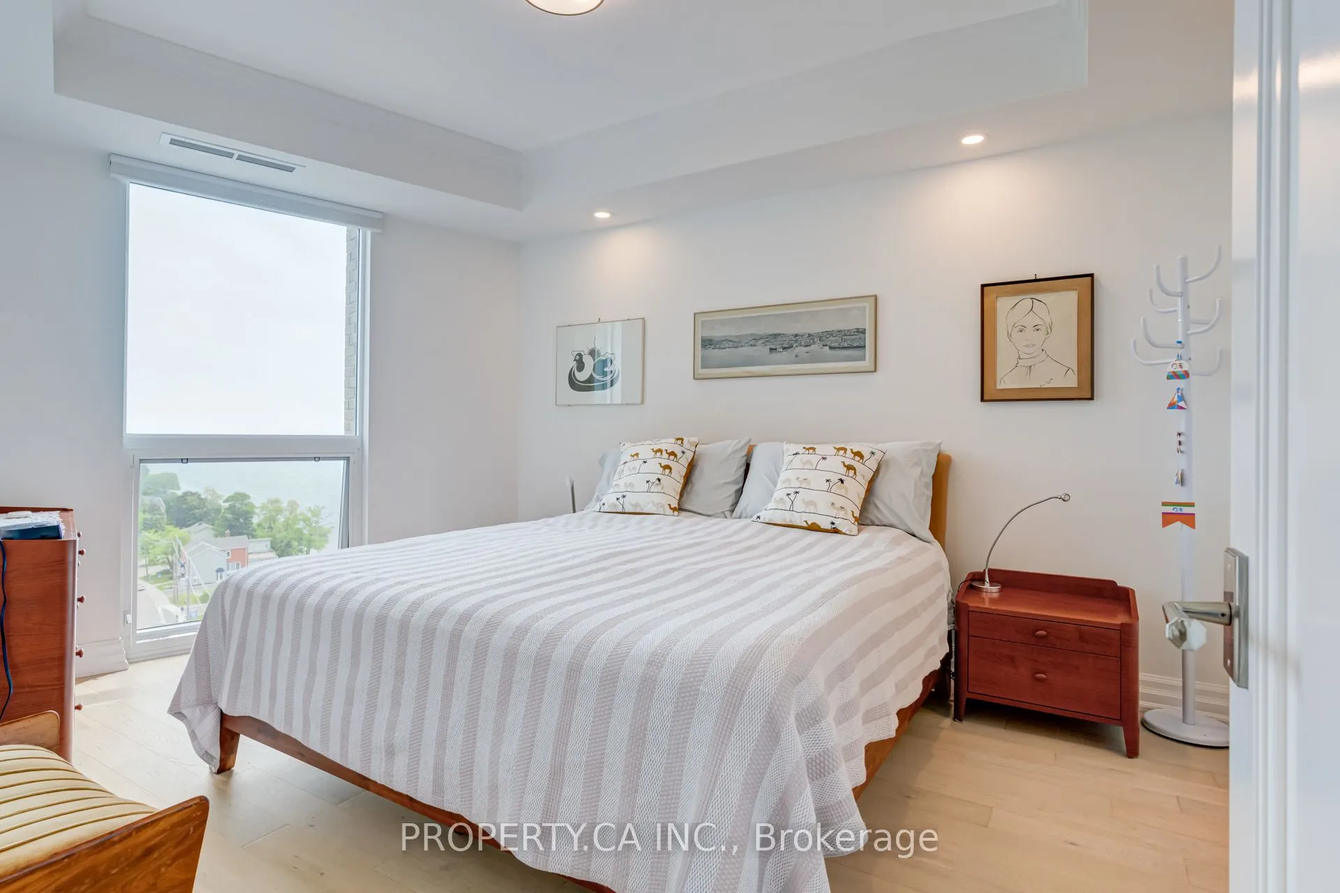 2060 Lakeshore Road, #902