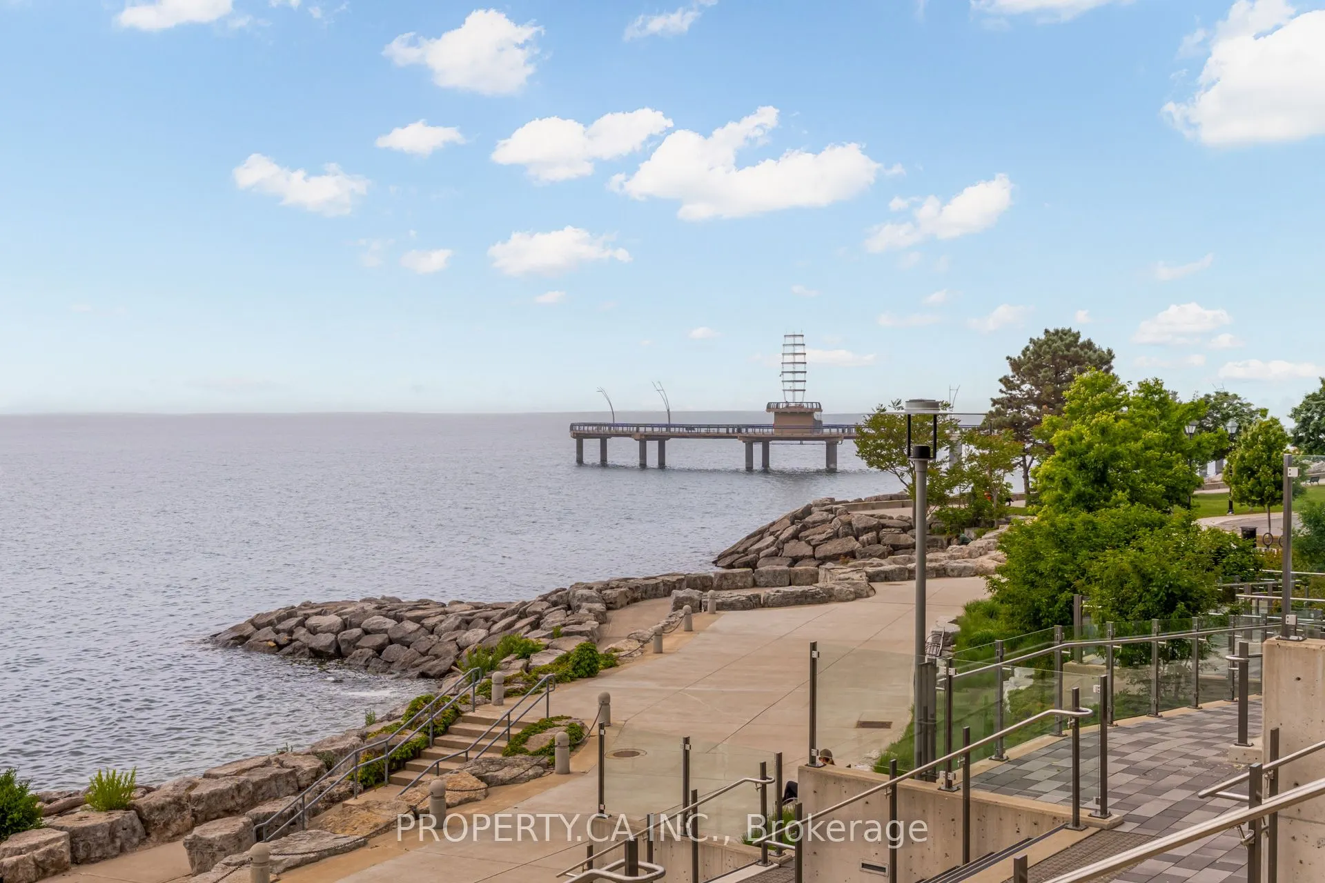 2060 Lakeshore Road, #902