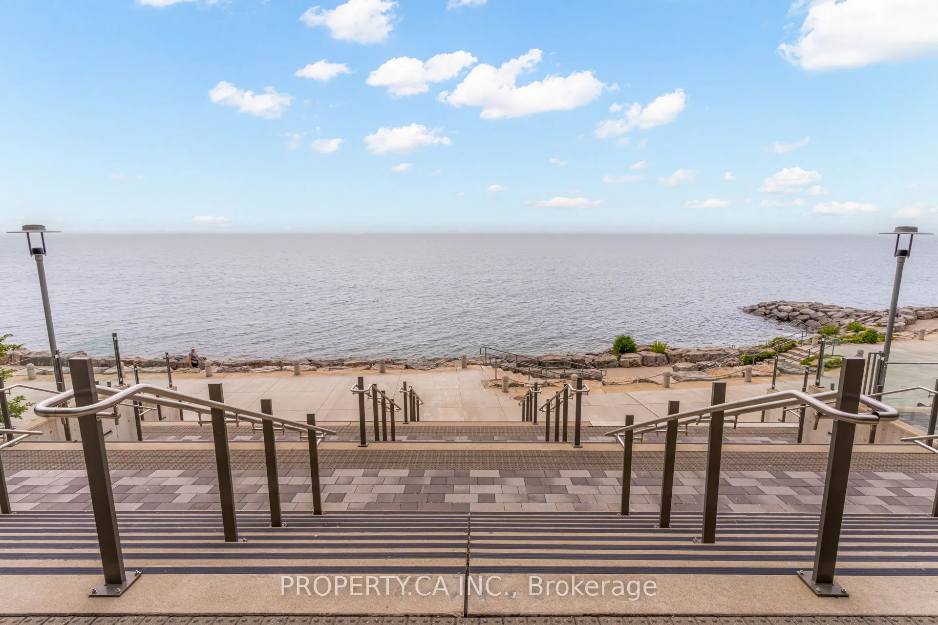 2060 Lakeshore Road, #902