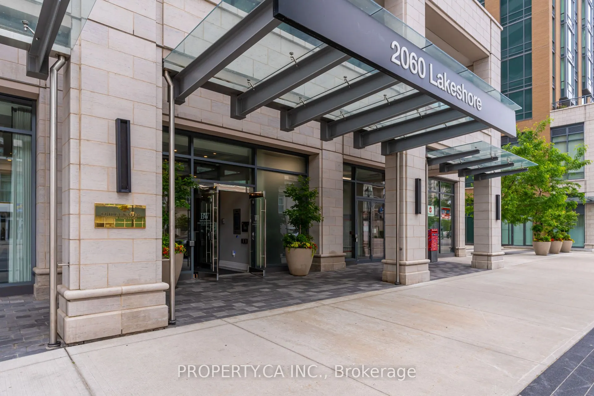 2060 Lakeshore Road, #902