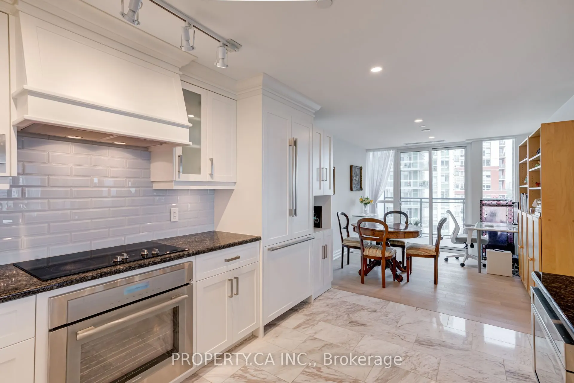 2060 Lakeshore Road, #902