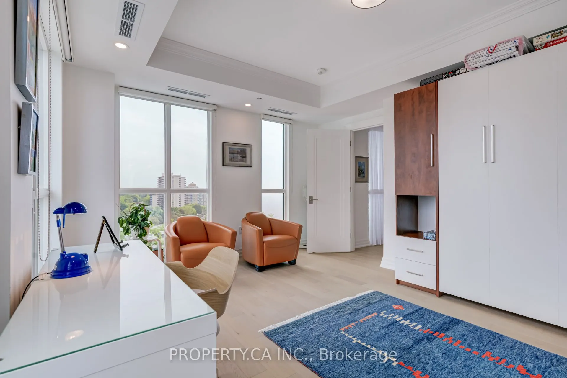 2060 Lakeshore Road, #902