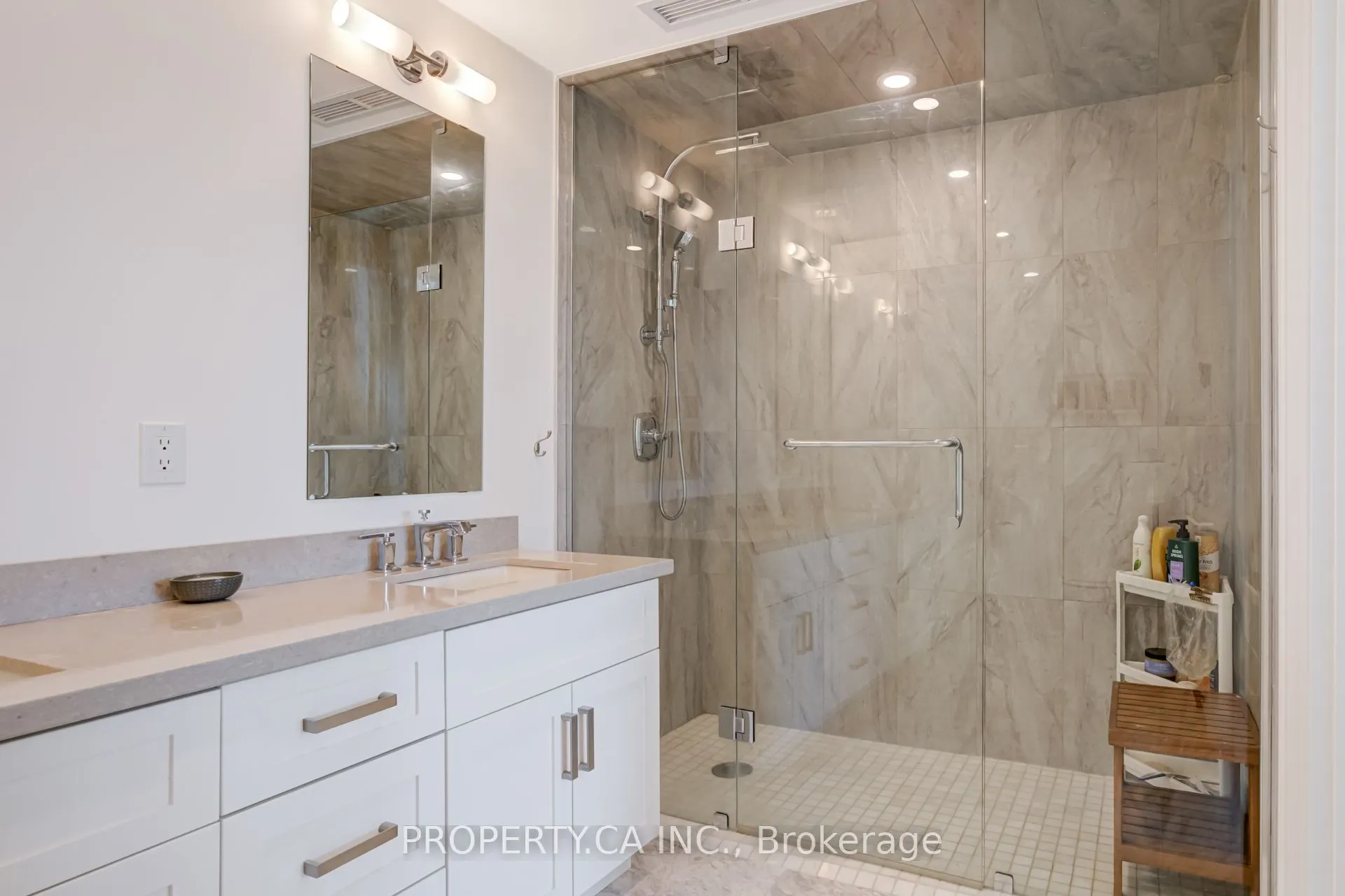 2060 Lakeshore Road, #902