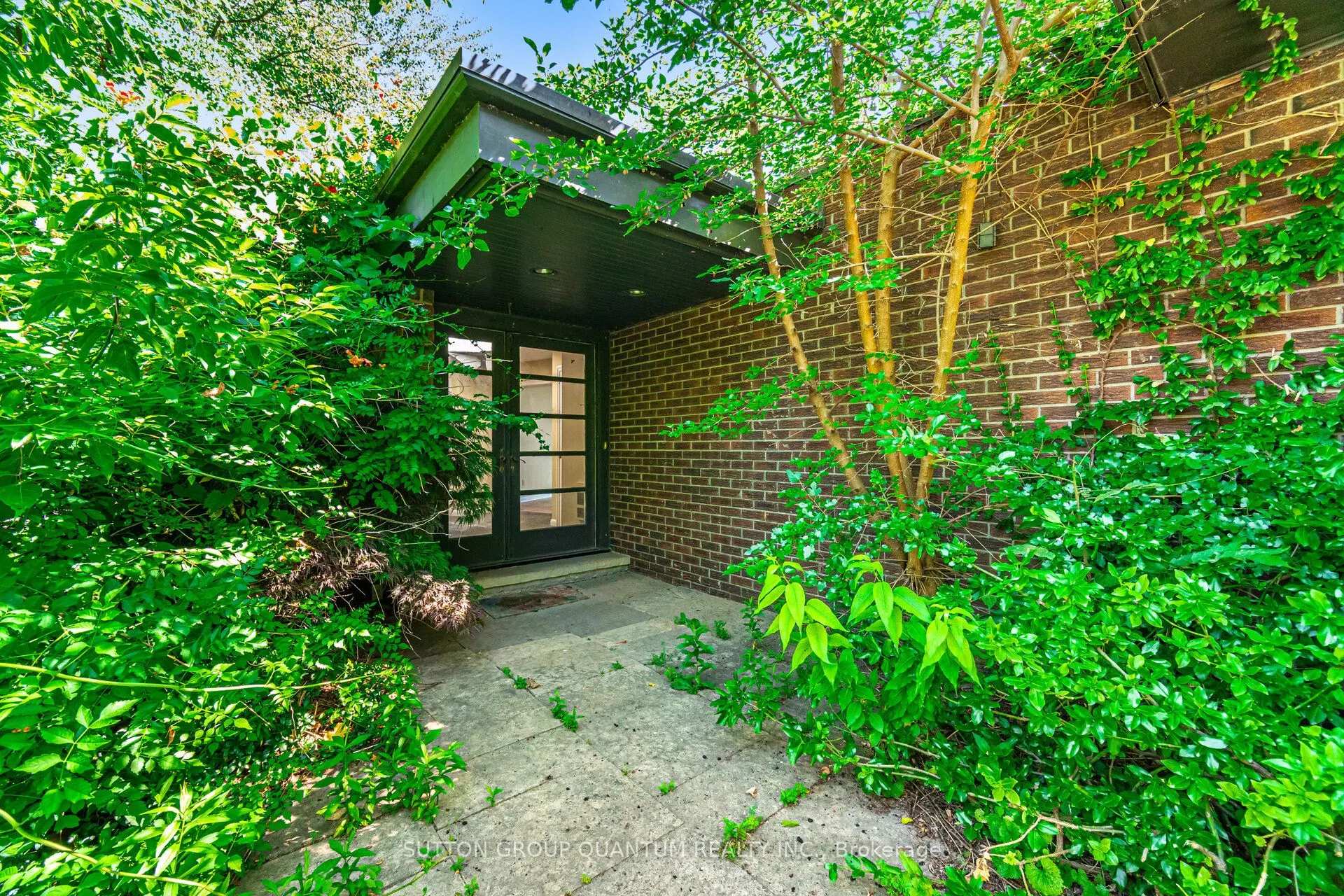 1390 Captain Court