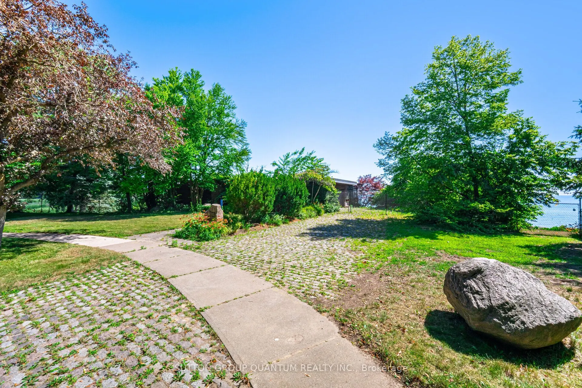 1390 Captain Court