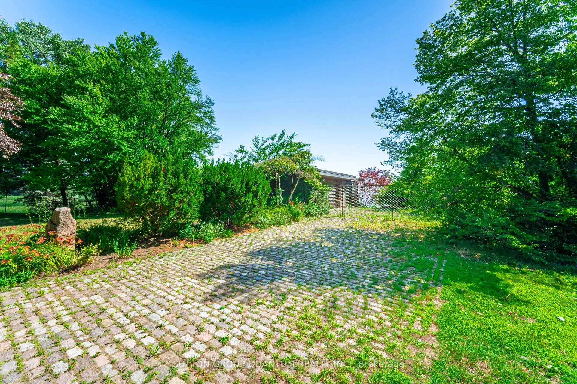 1390 Captain Court