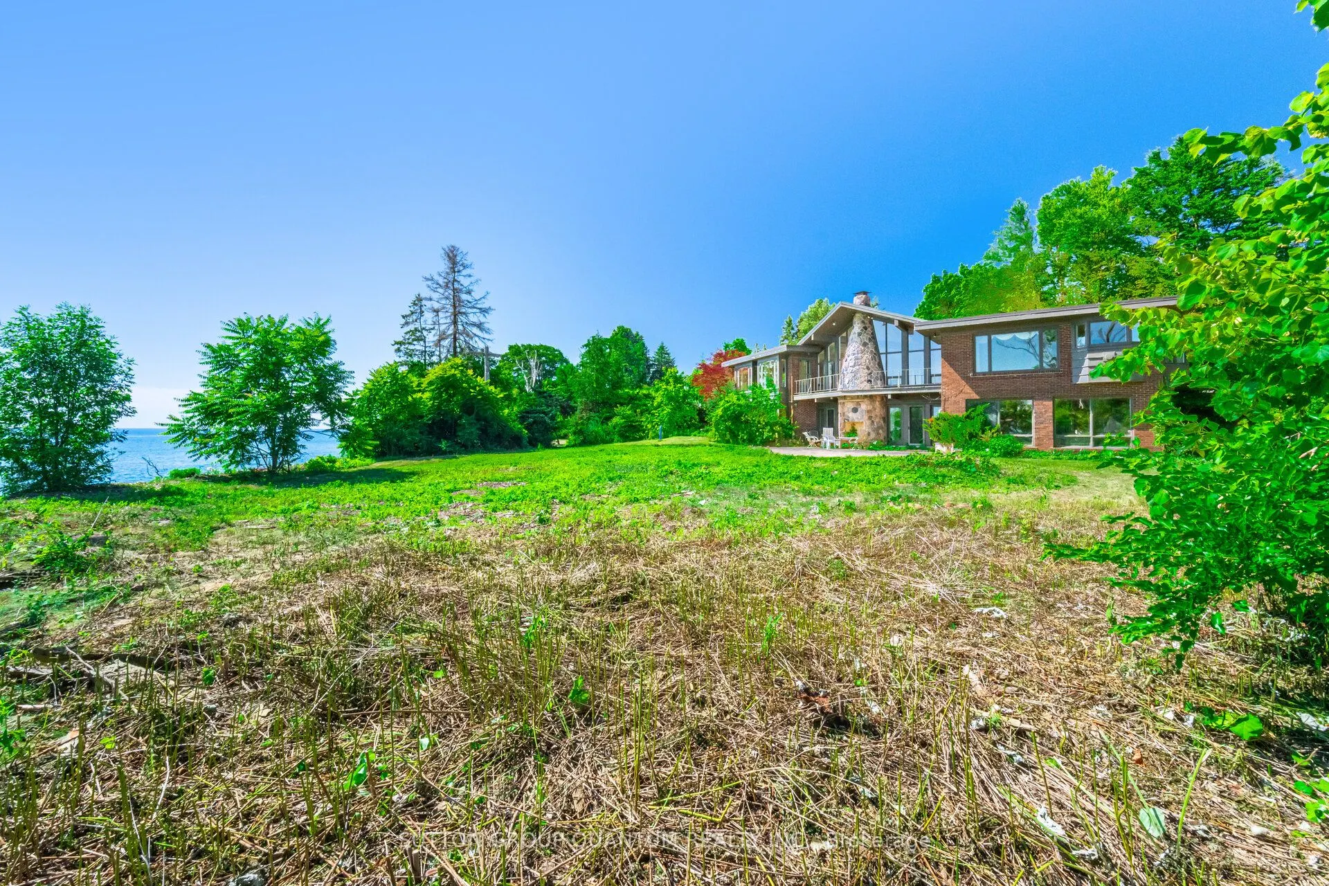 1390 Captain Court
