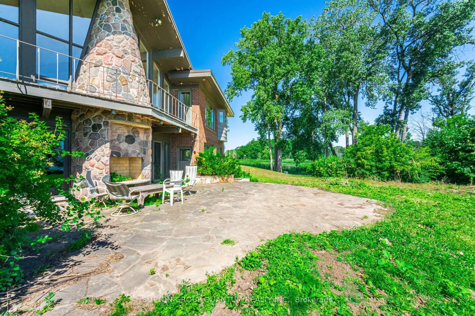 1390 Captain Court