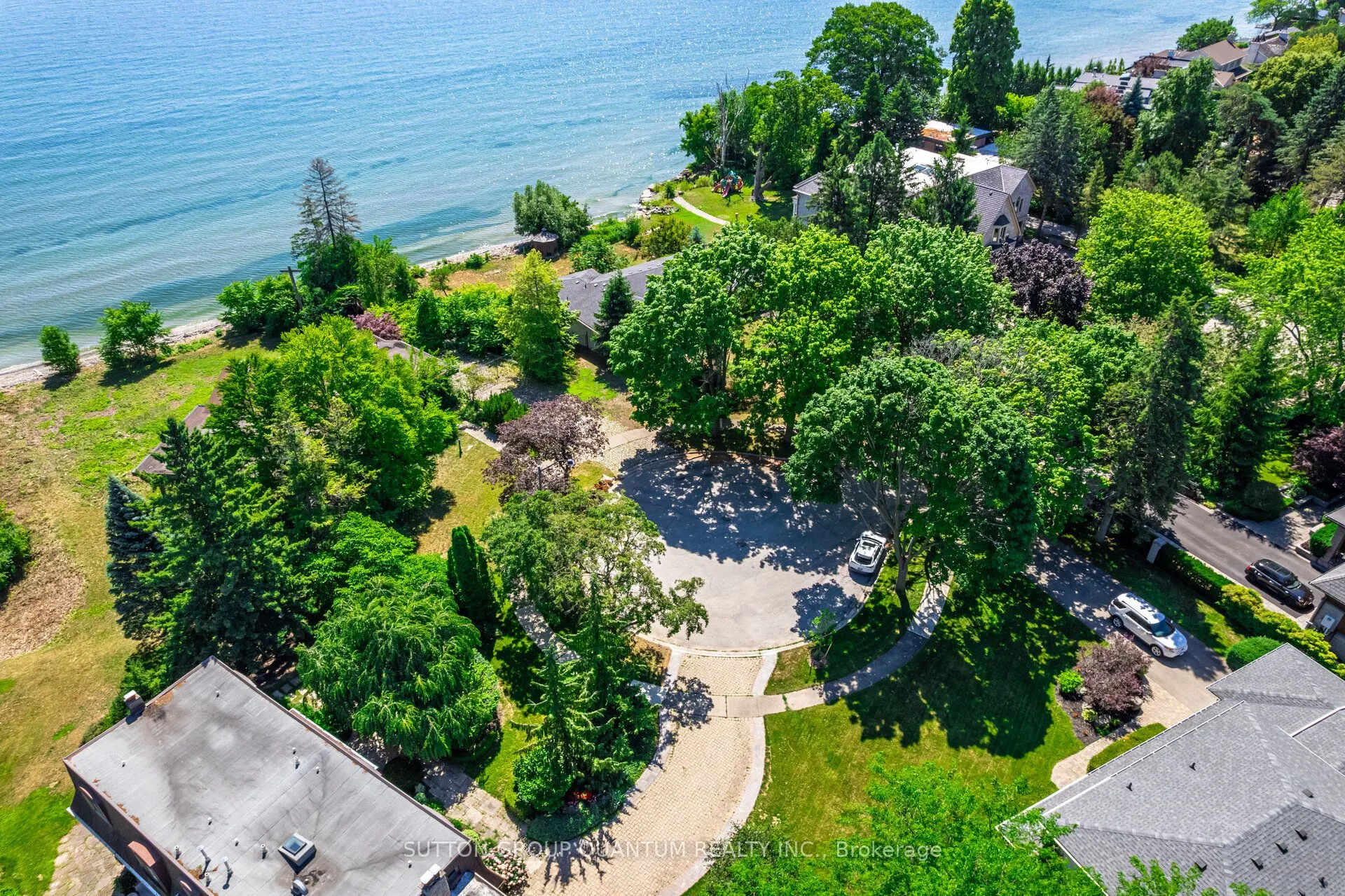 1390 Captain Court