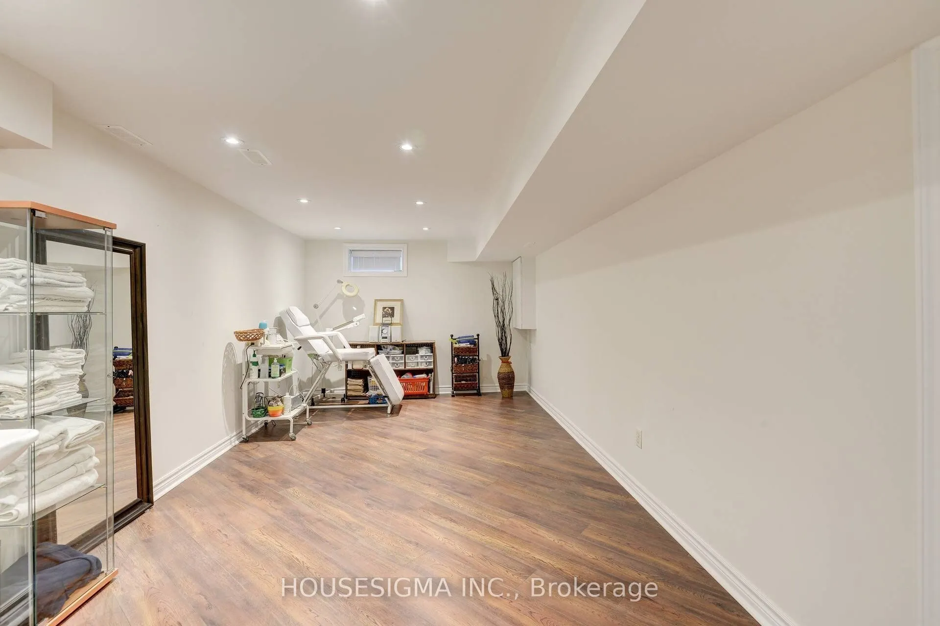 7059 Cordingley Crescent